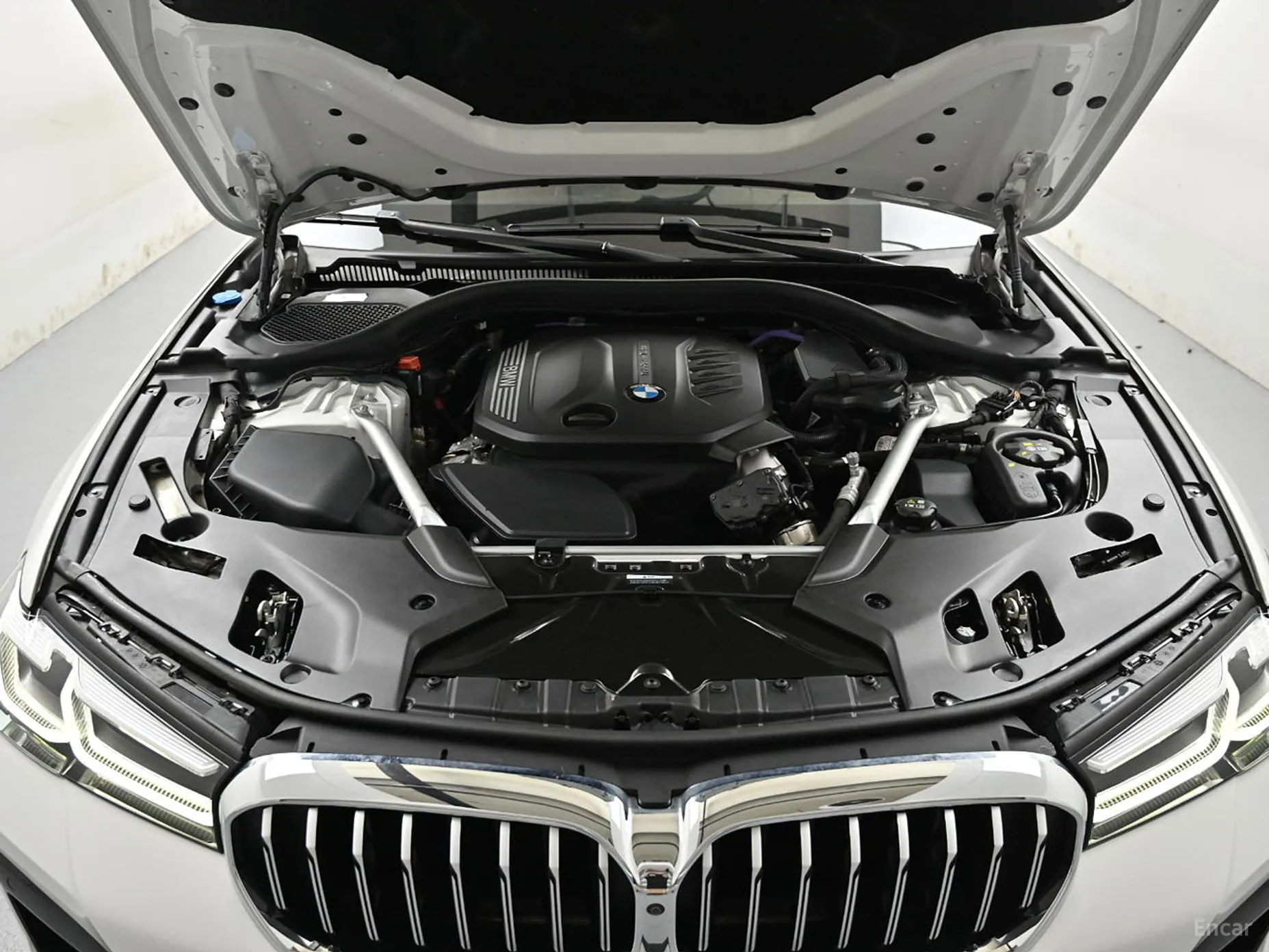 BMW 5 Series (G30) превью 6