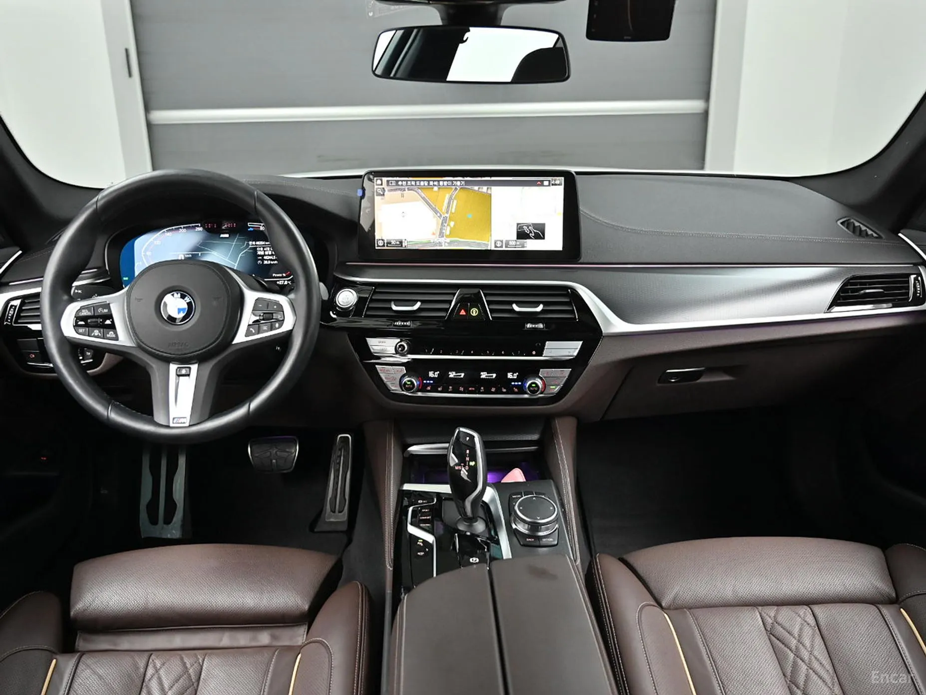 BMW 5 Series (G30) превью 7