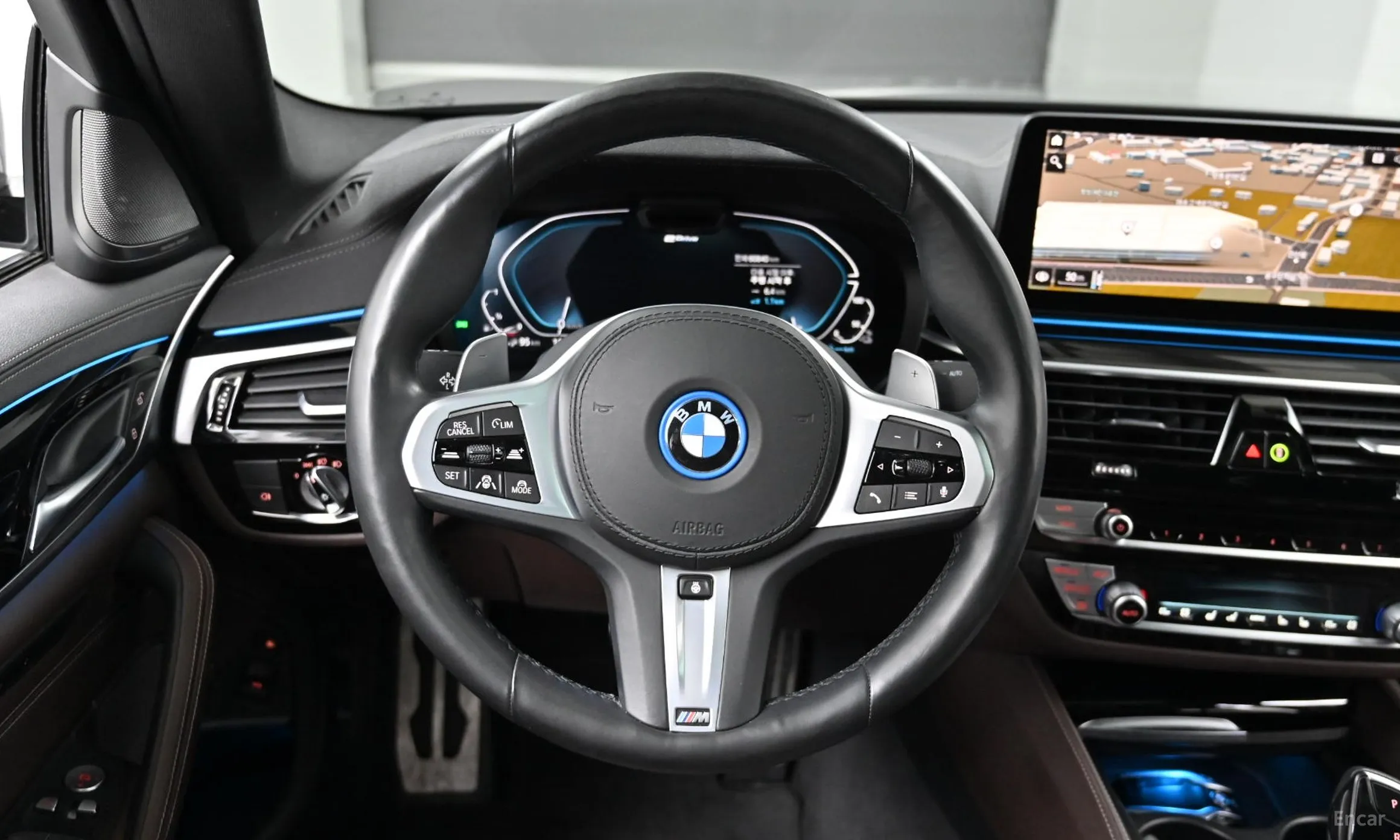 BMW 5 Series (G30) превью 13