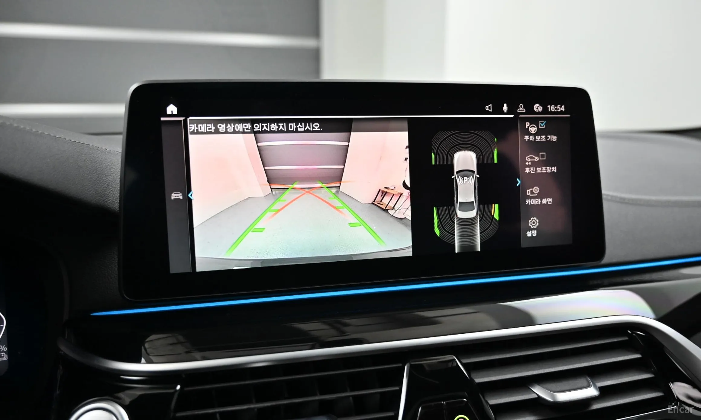 BMW 5 Series (G30) превью 15