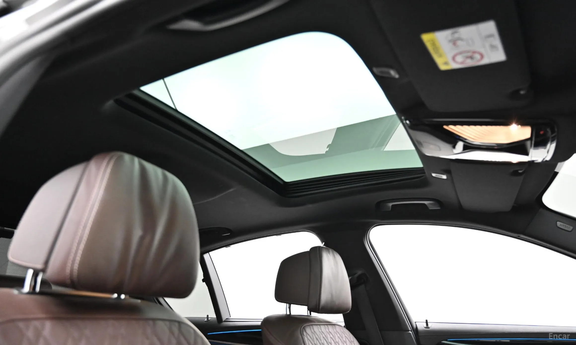 BMW 5 Series (G30) превью 19