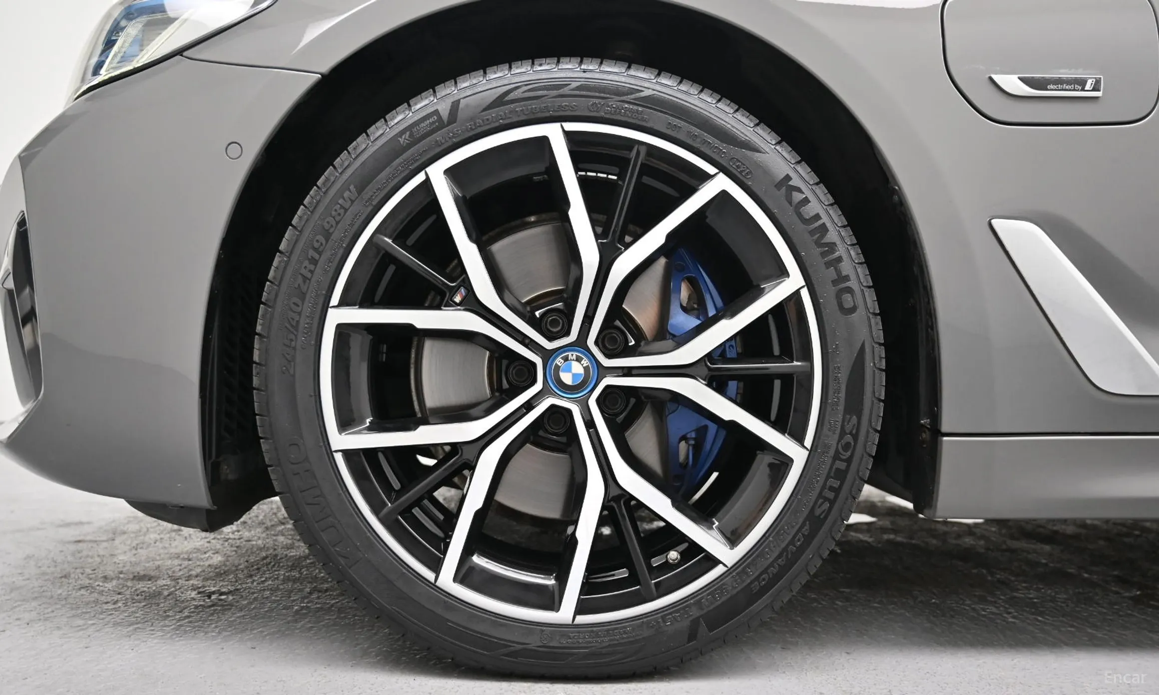 BMW 5 Series (G30) превью 5