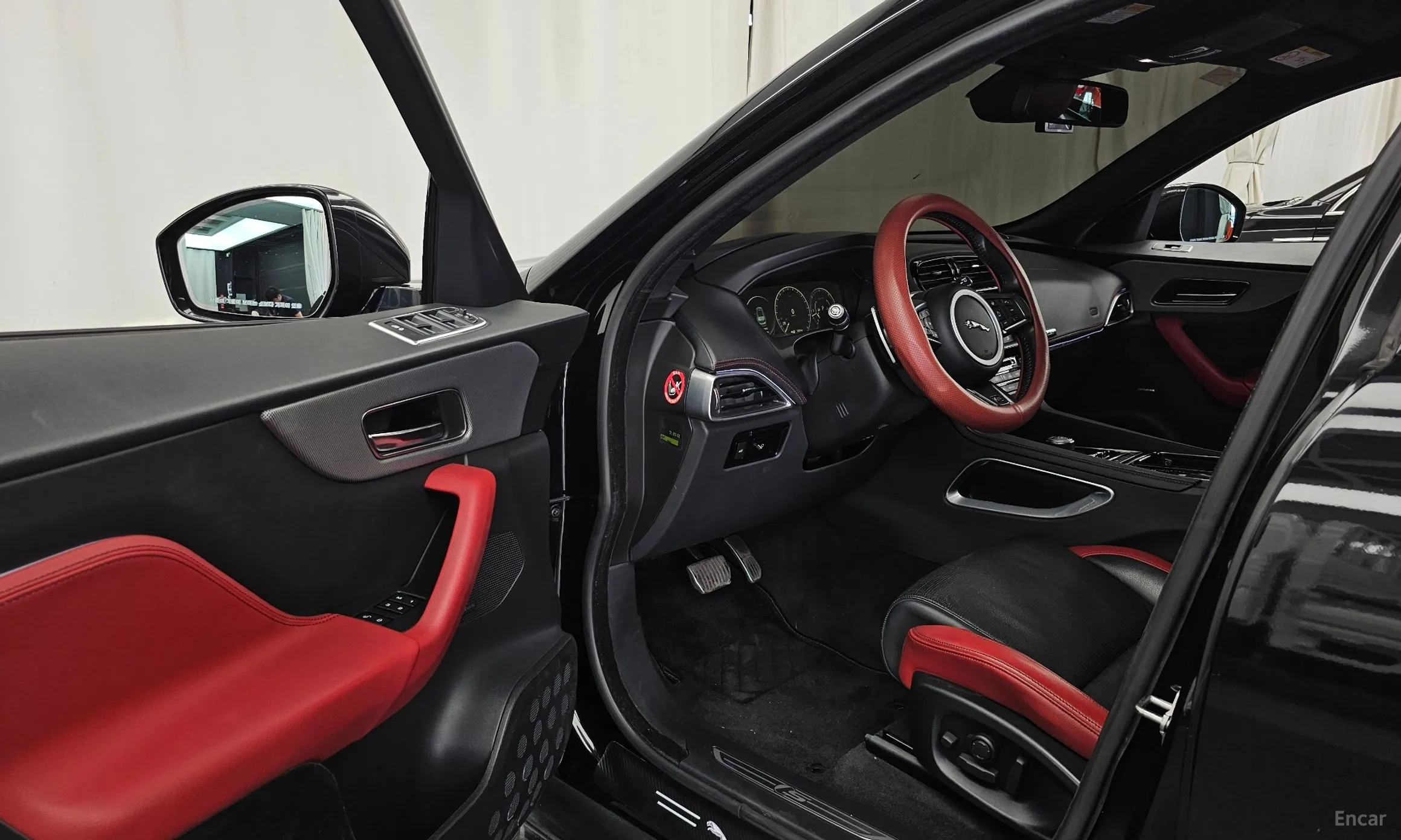 Jaguar F-PACE превью 10