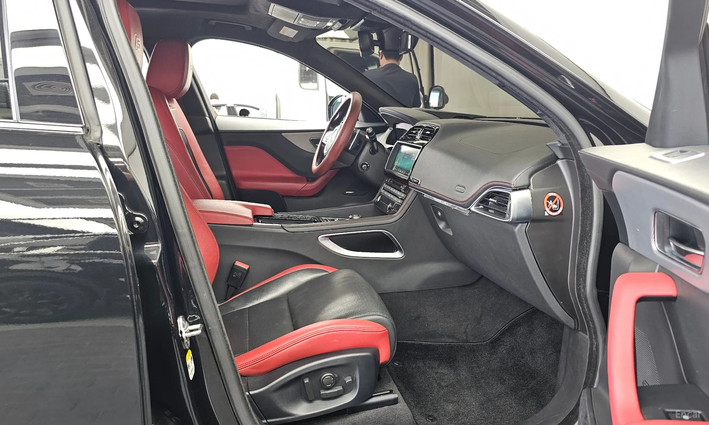 Jaguar F-PACE превью 11