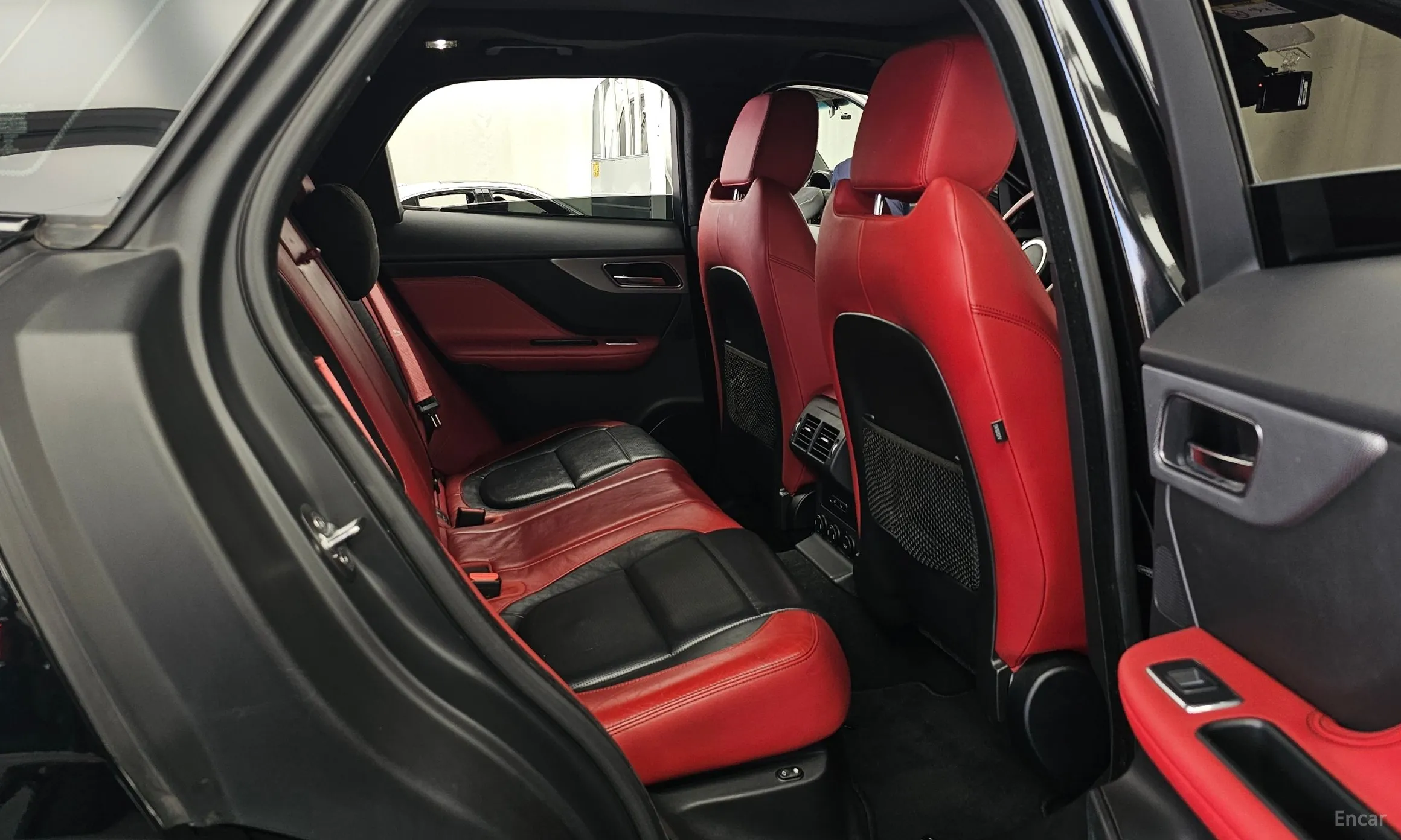 Jaguar F-PACE превью 12