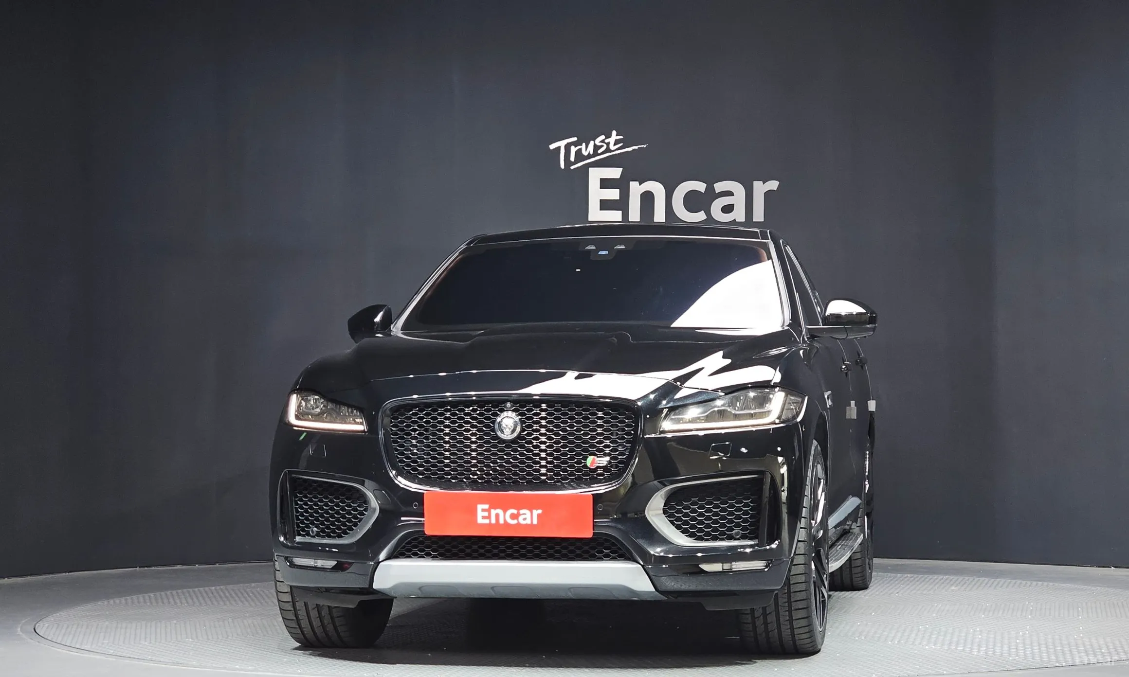 Jaguar F-PACE превью 3