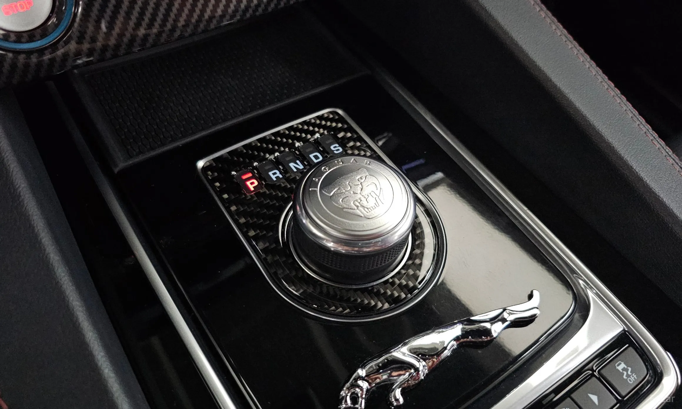 Jaguar F-PACE превью 9