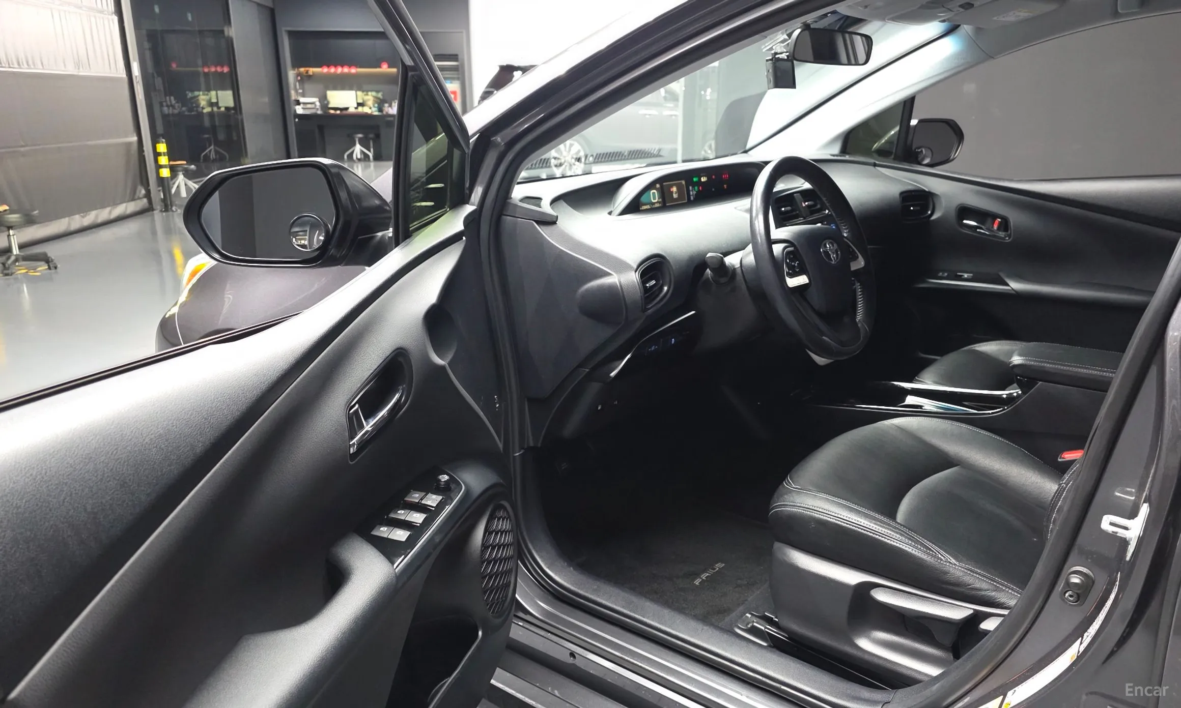 Toyota Prius 4th Generation превью 10