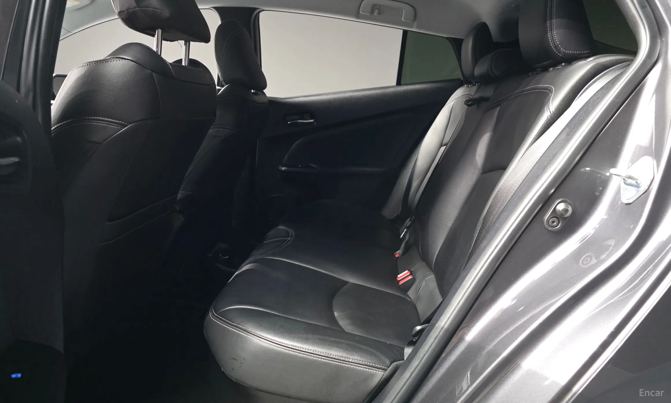 Toyota Prius 4th Generation превью 12