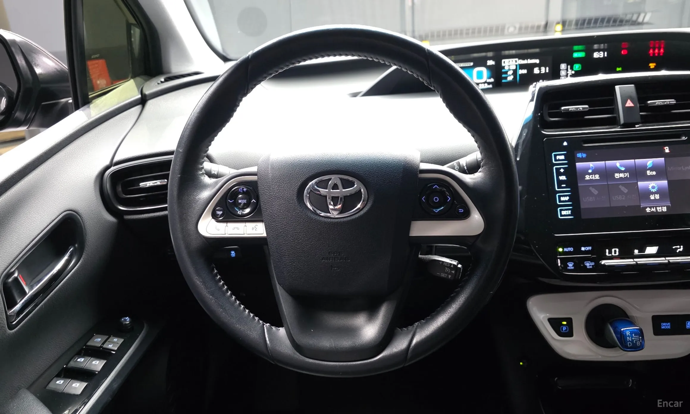 Toyota Prius 4th Generation превью 13