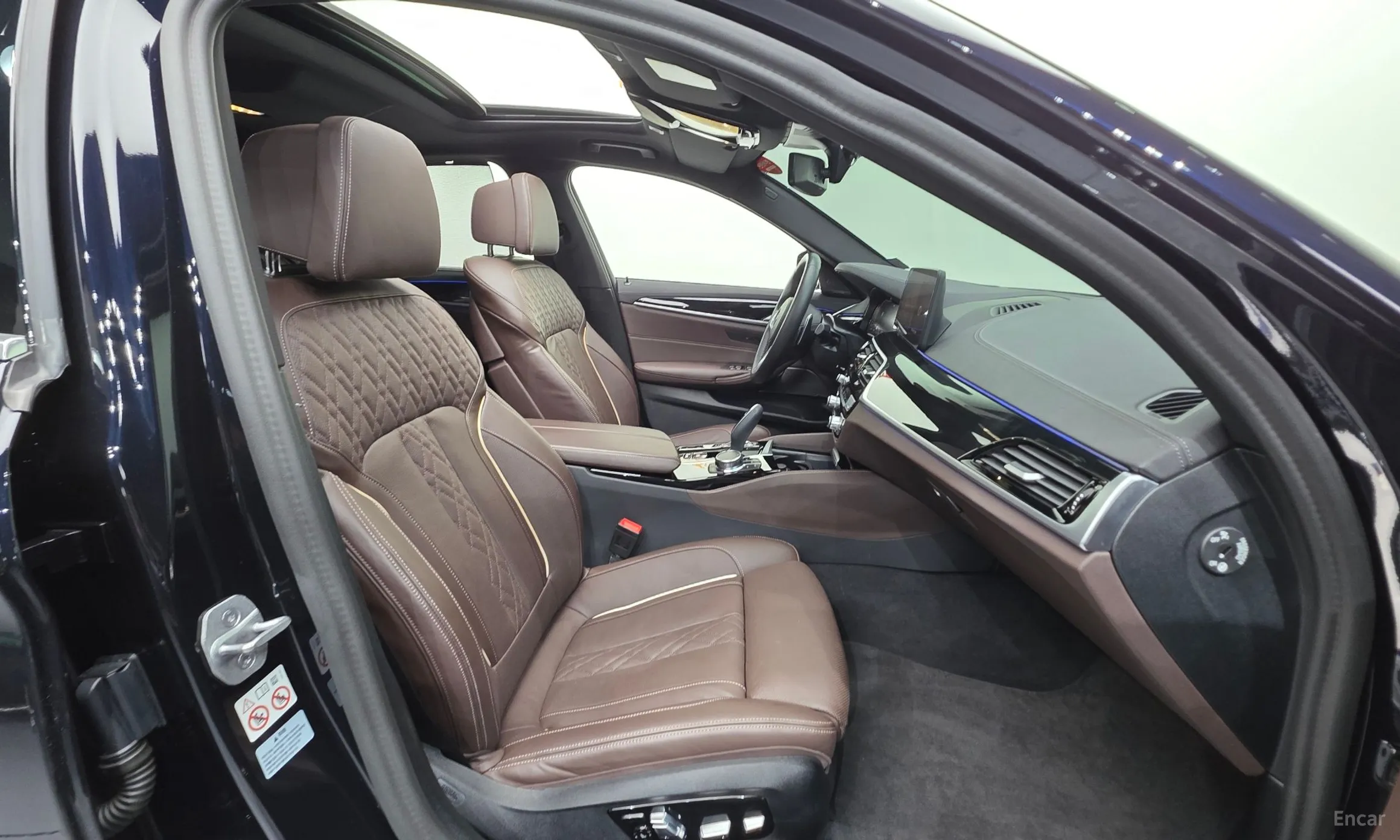 BMW 5 Series (G30) превью 10