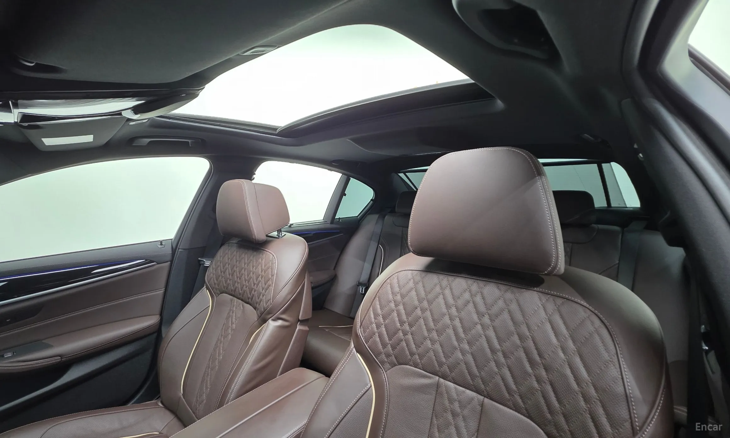 BMW 5 Series (G30) превью 12