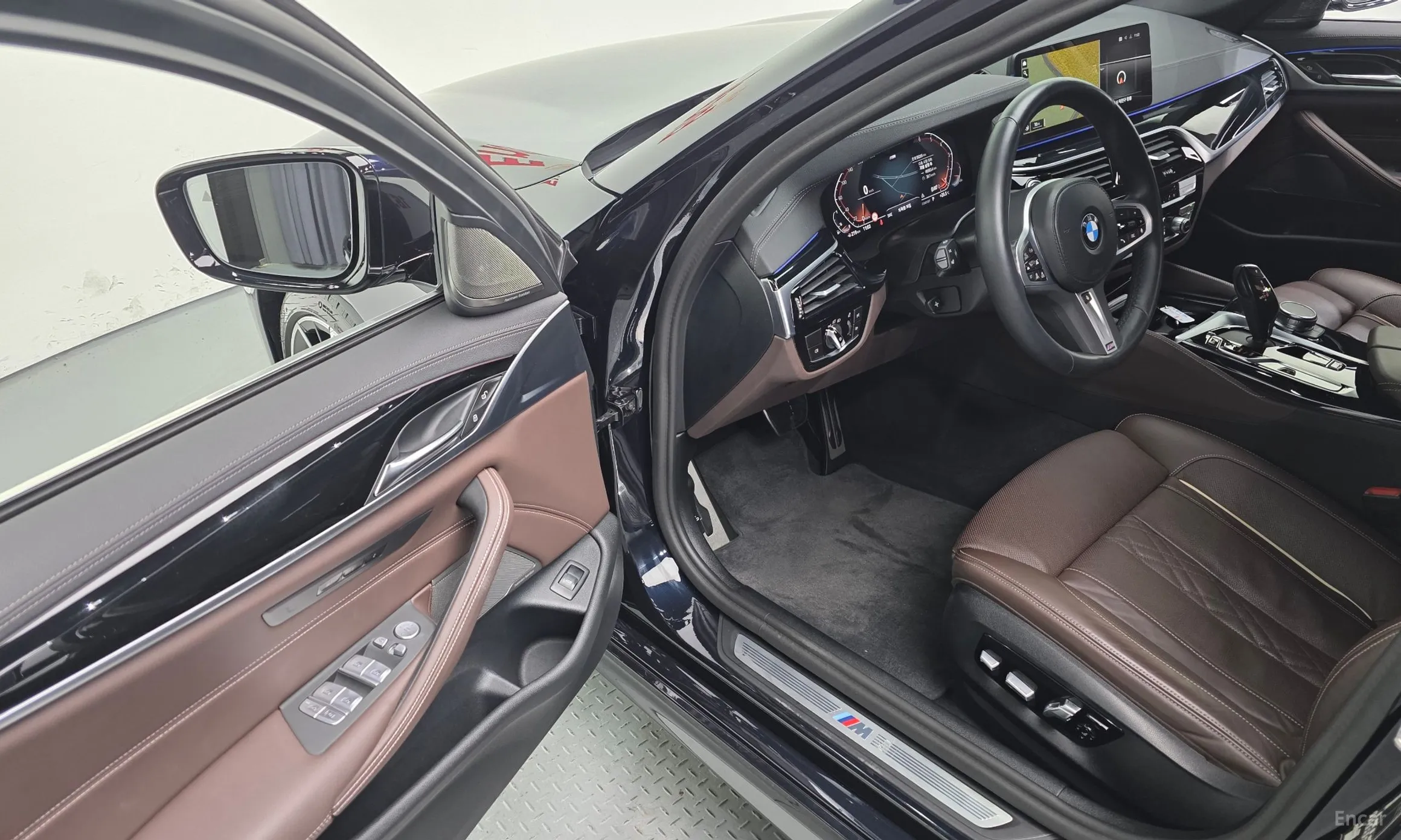 BMW 5 Series (G30) превью 13