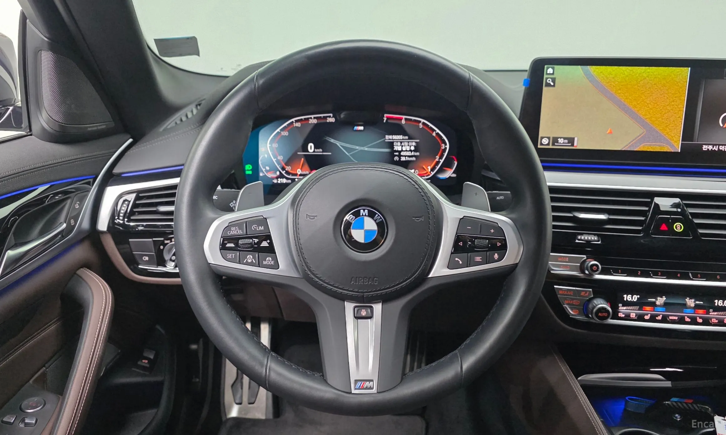 BMW 5 Series (G30) превью 14