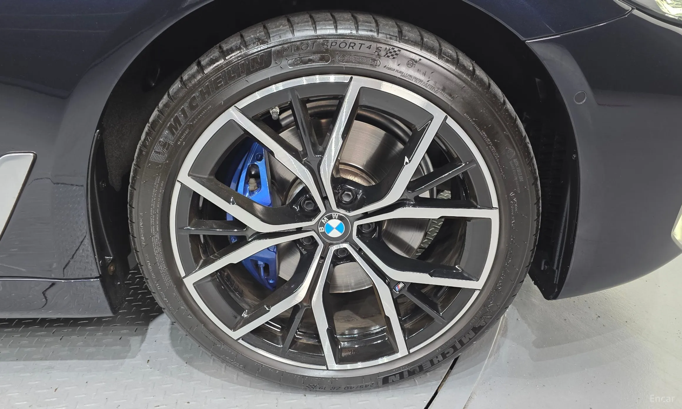 BMW 5 Series (G30) превью 5