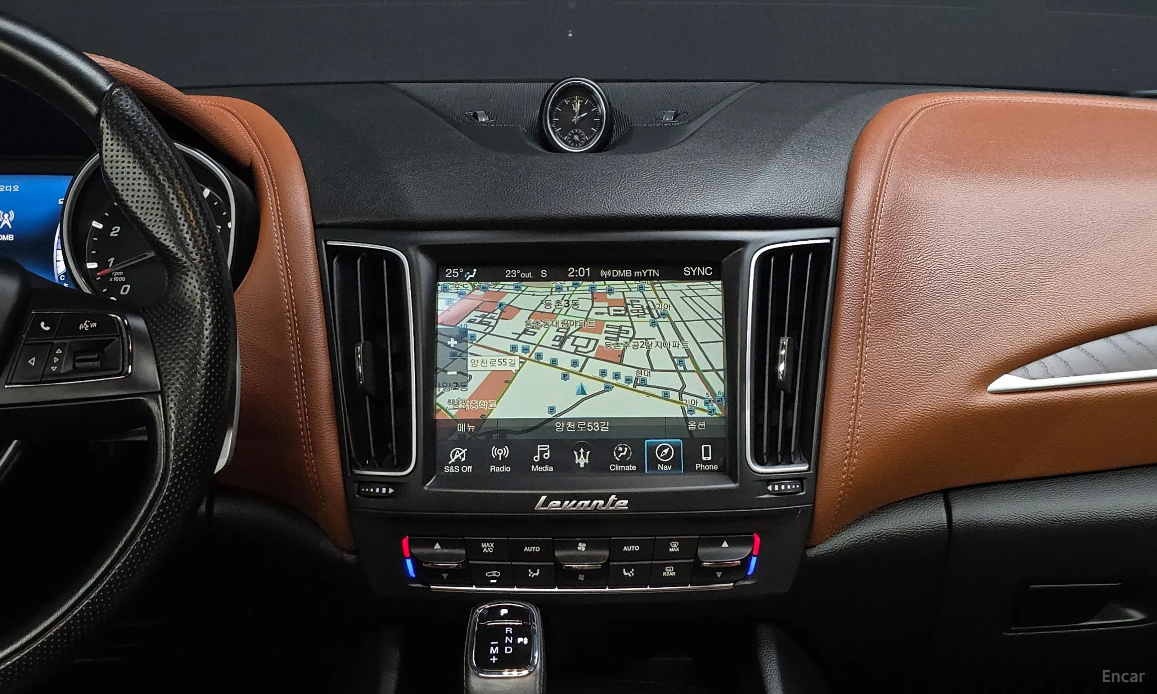 Maserati Levante превью 15