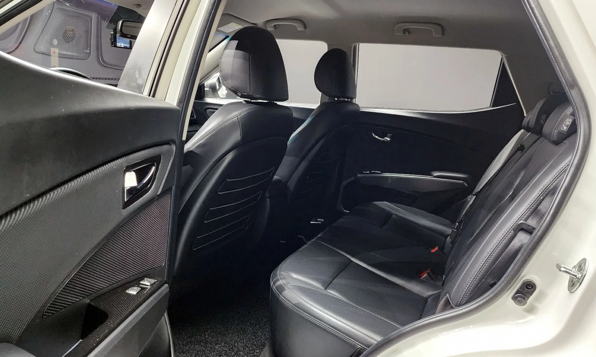 KG Mobility (SsangYong) Berry New Tivoli превью 15