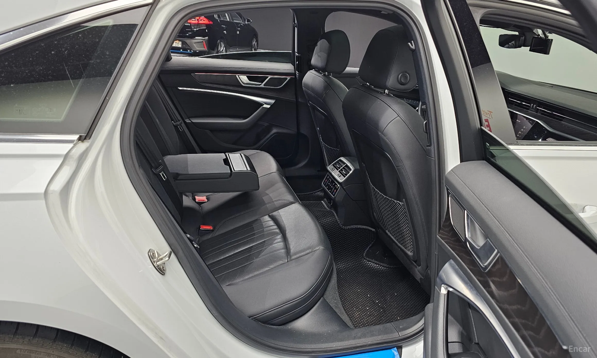 Audi A6 (C8) превью 11