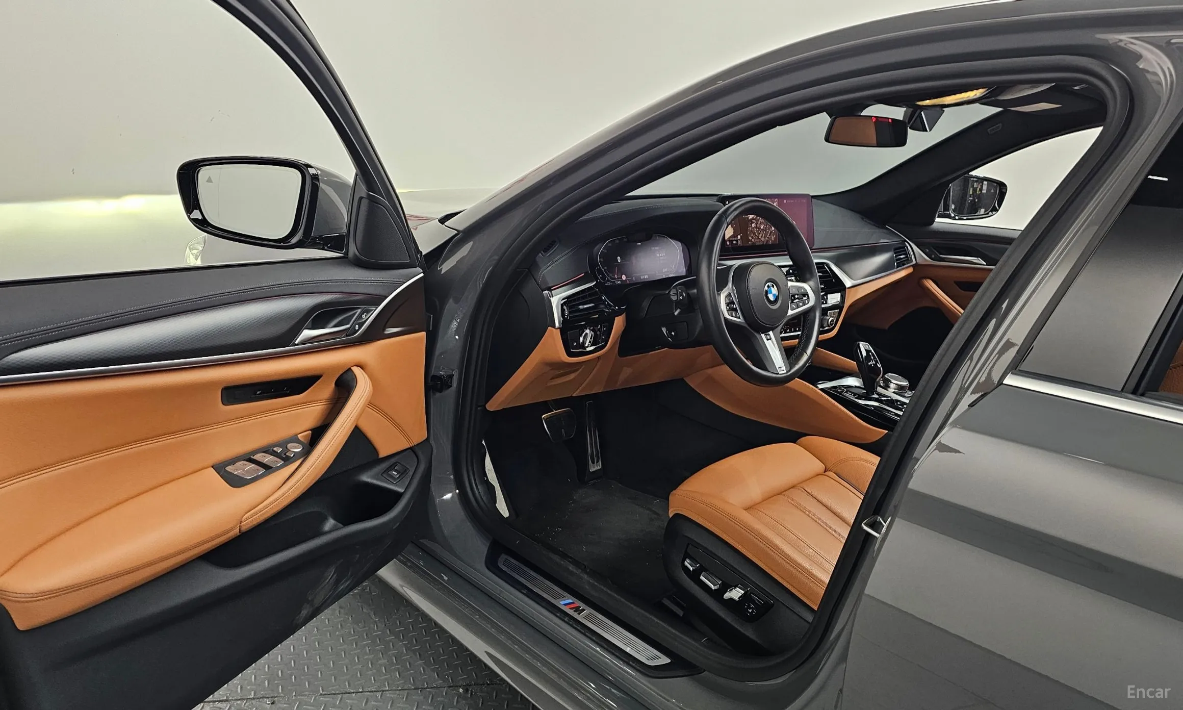BMW 5 Series (G30) превью 10