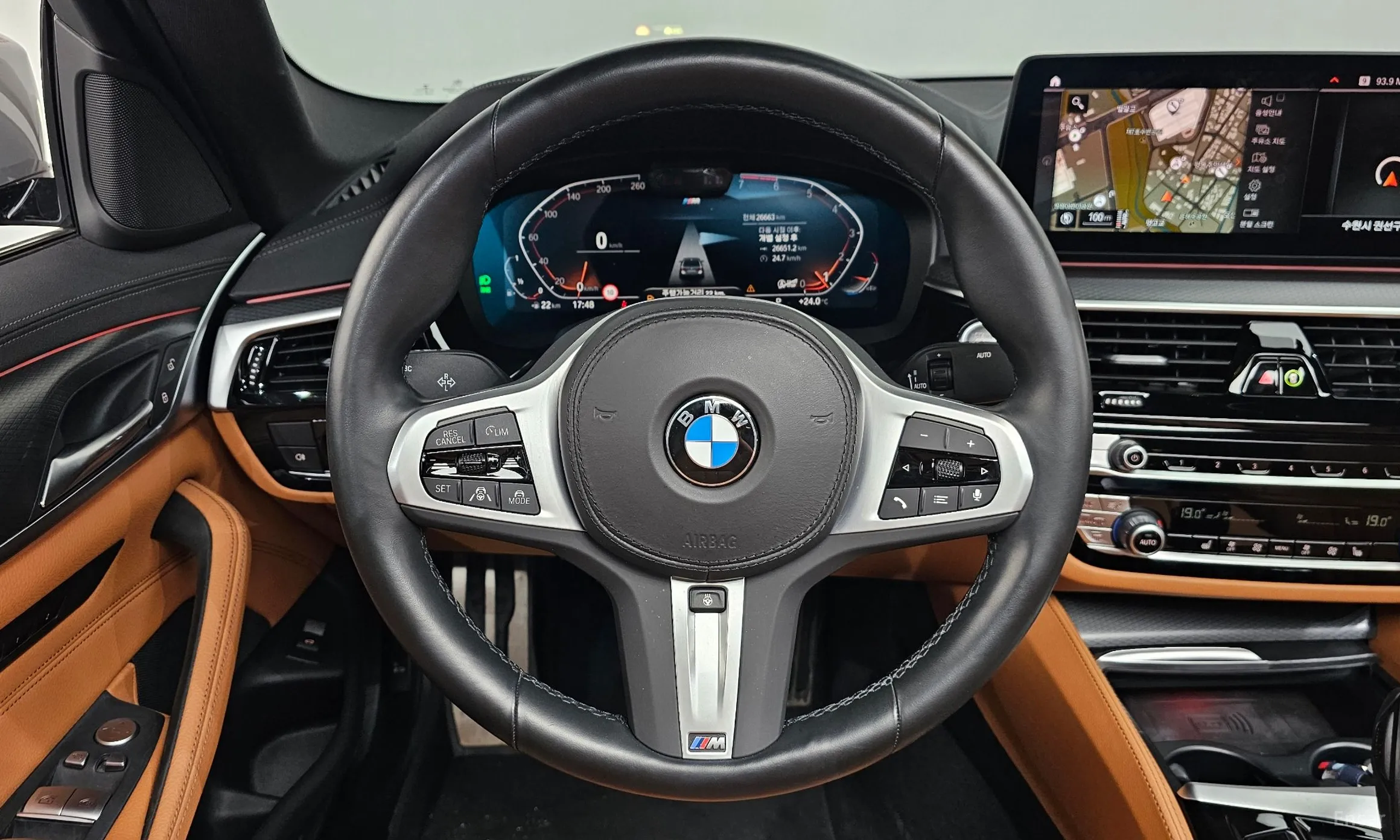 BMW 5 Series (G30) превью 13