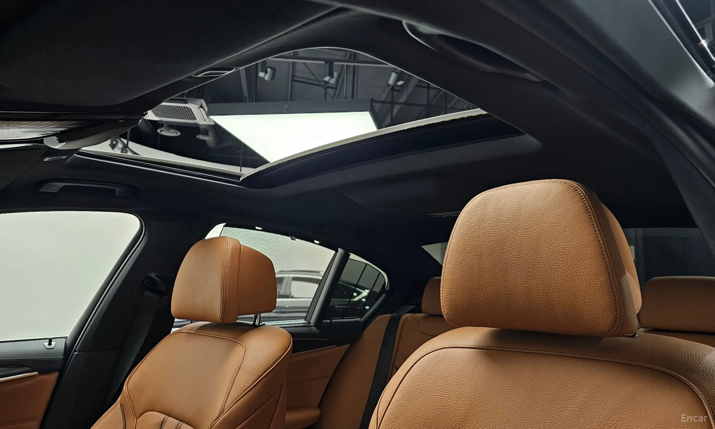 BMW 5 Series (G30) превью 16