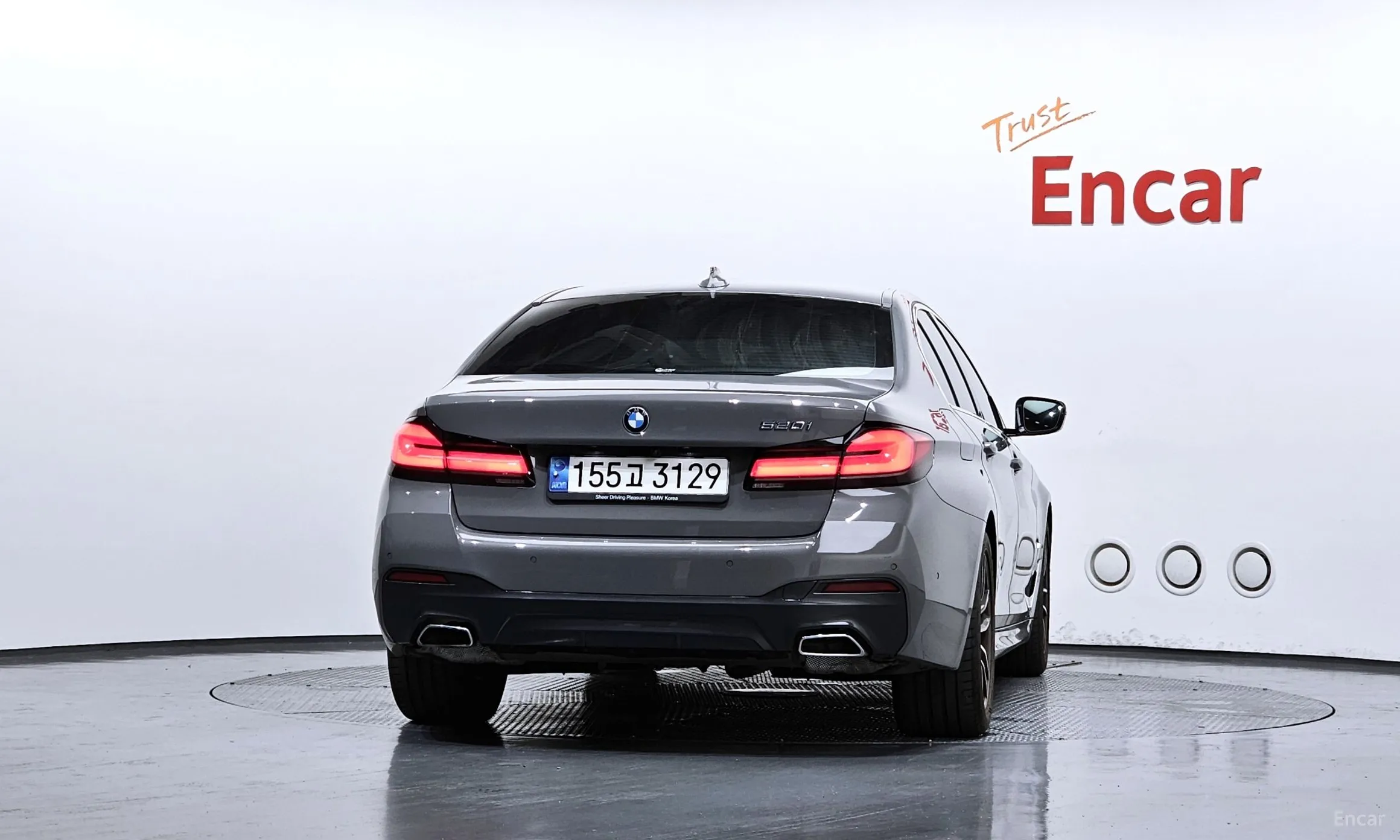 BMW 5 Series (G30) превью 4