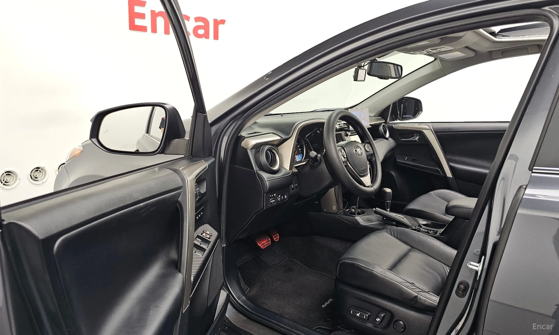Toyota RAV4 превью 10