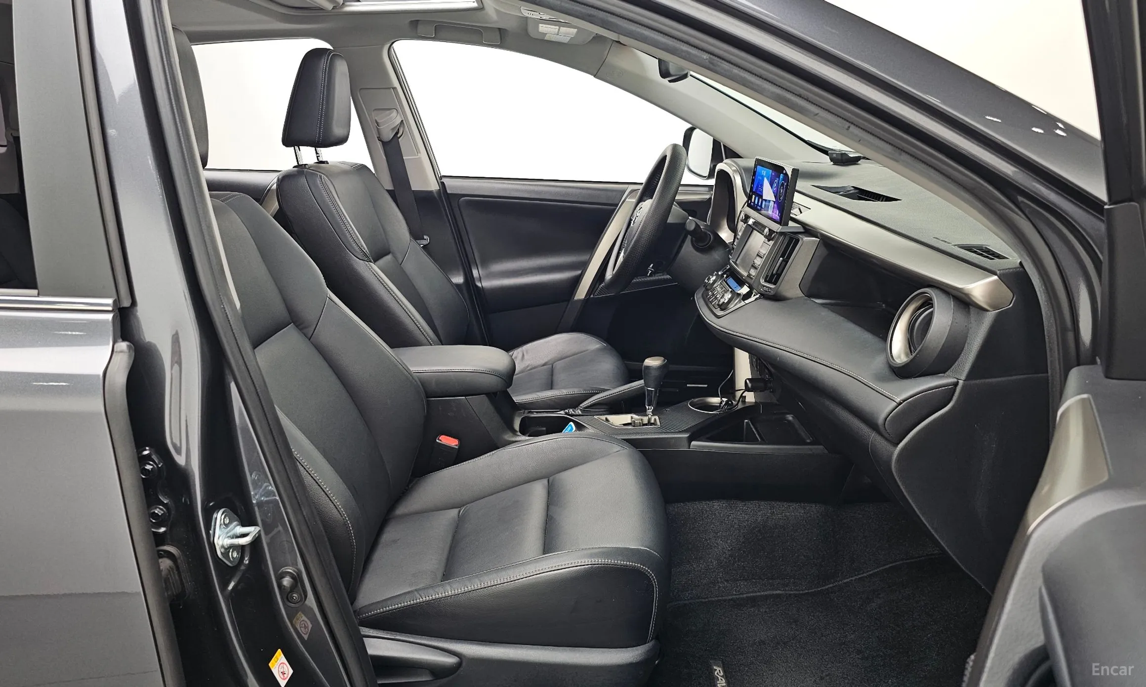 Toyota RAV4 превью 11