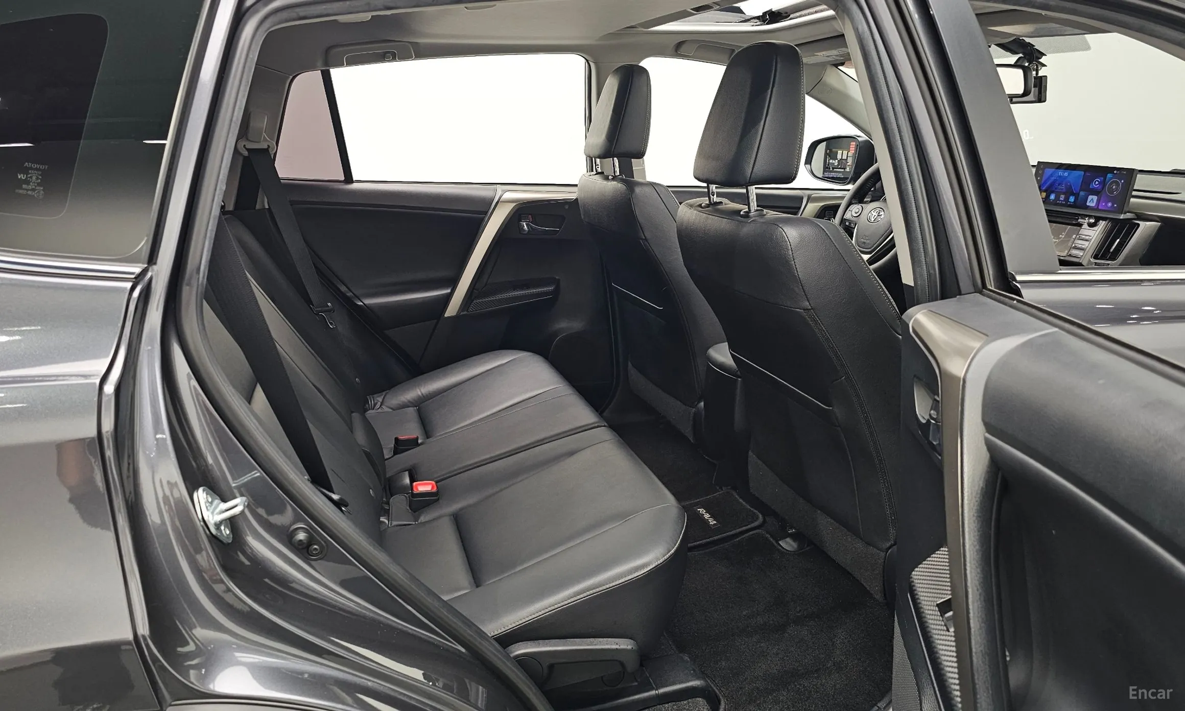 Toyota RAV4 превью 12