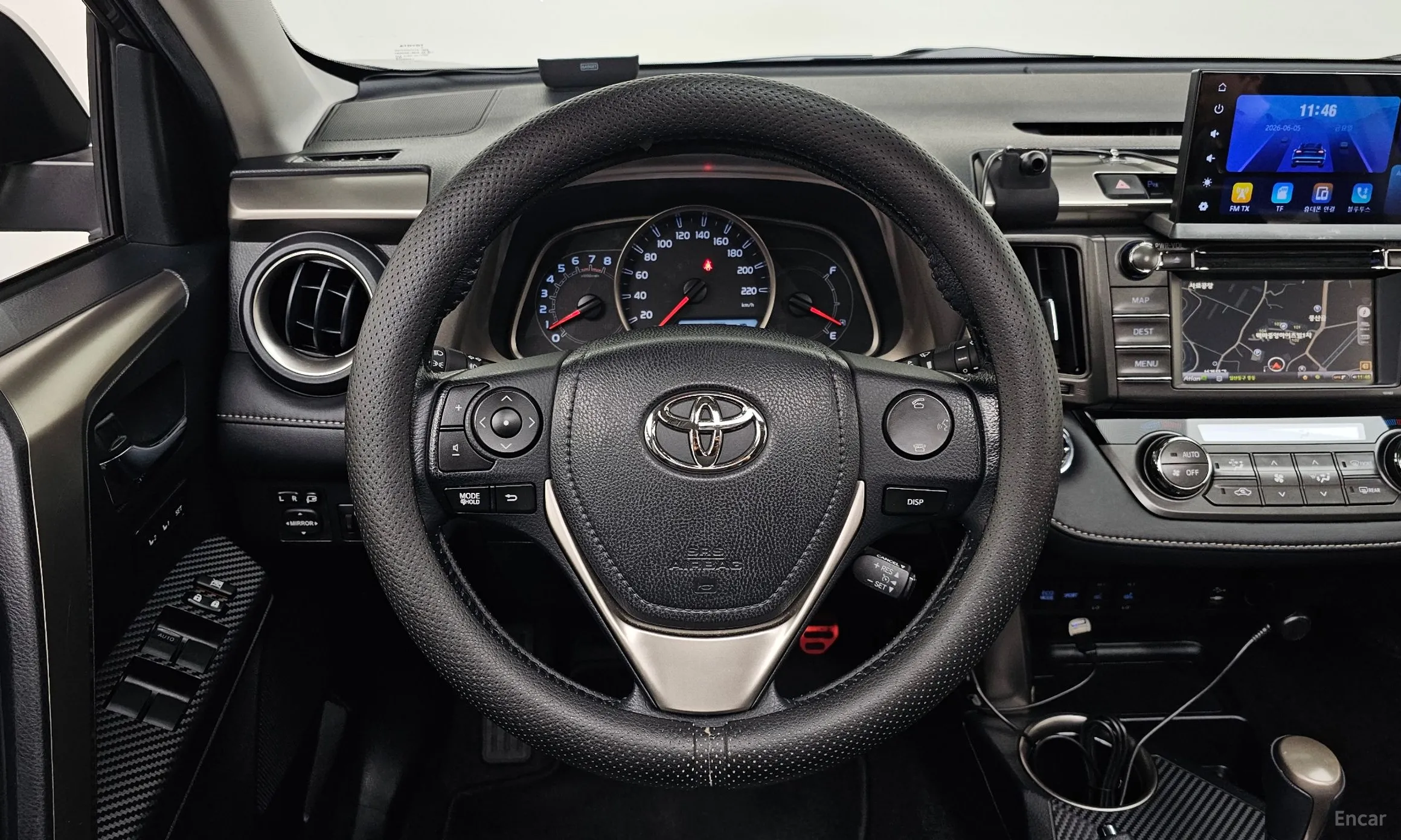 Toyota RAV4 превью 13