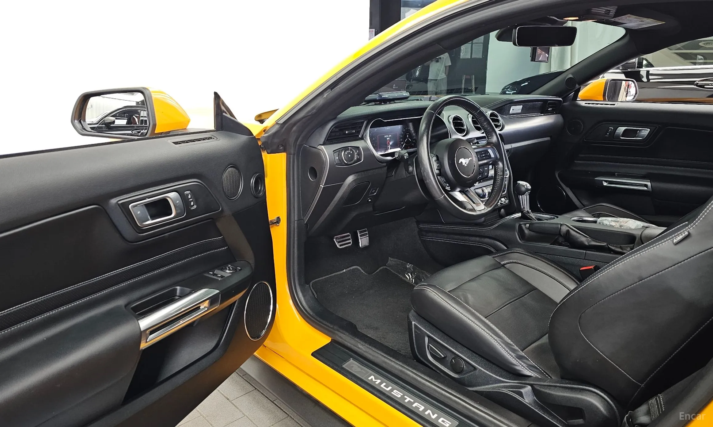 Ford Mustang превью 10