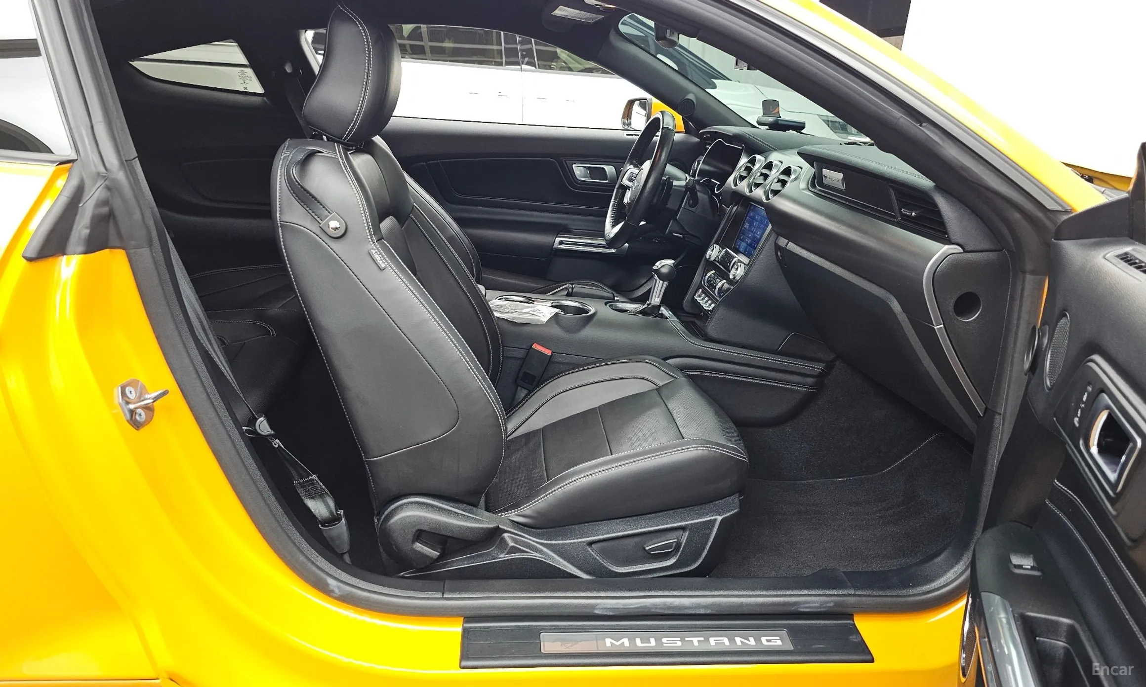 Ford Mustang превью 11