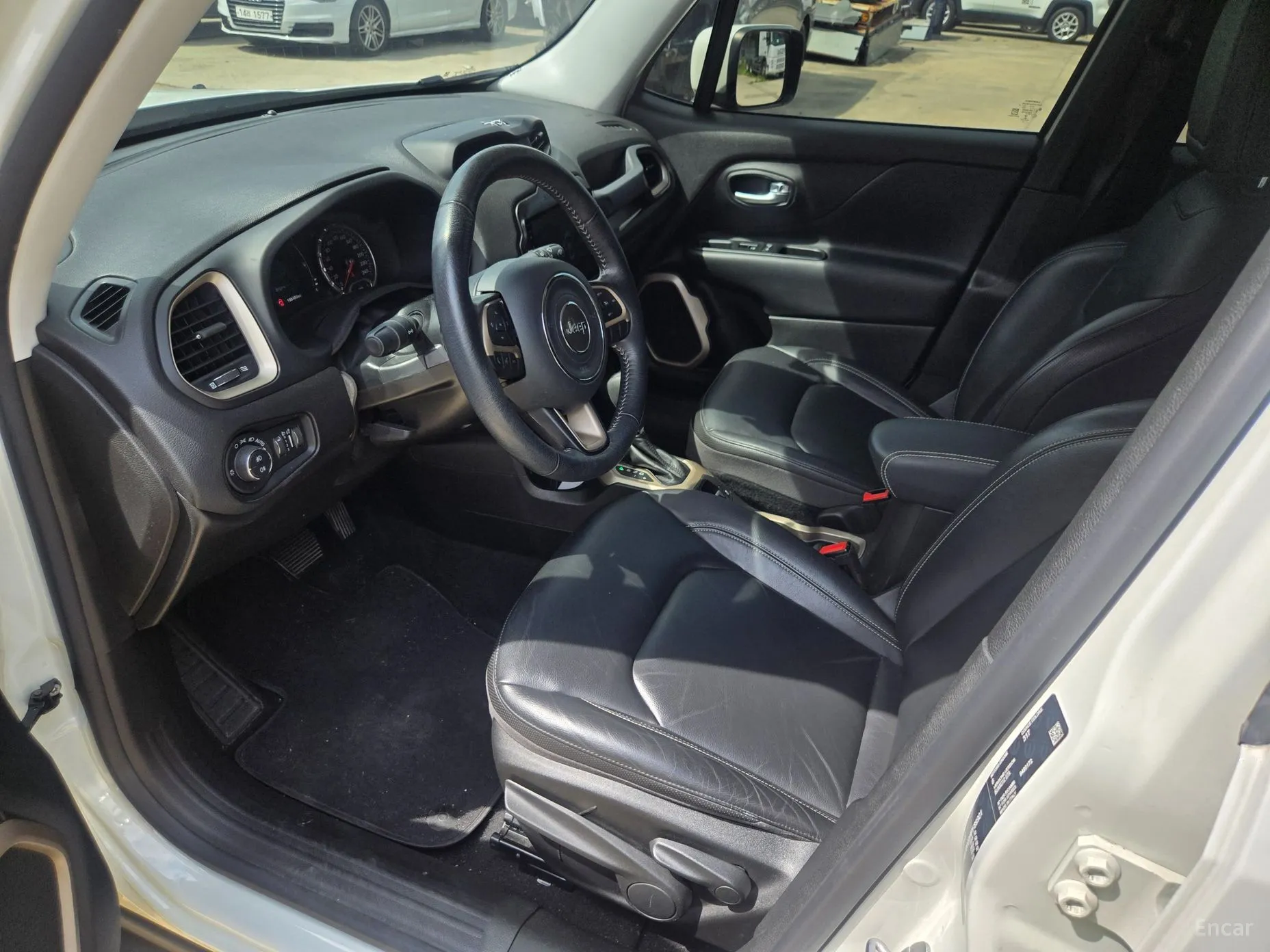Jeep Renegade превью 10