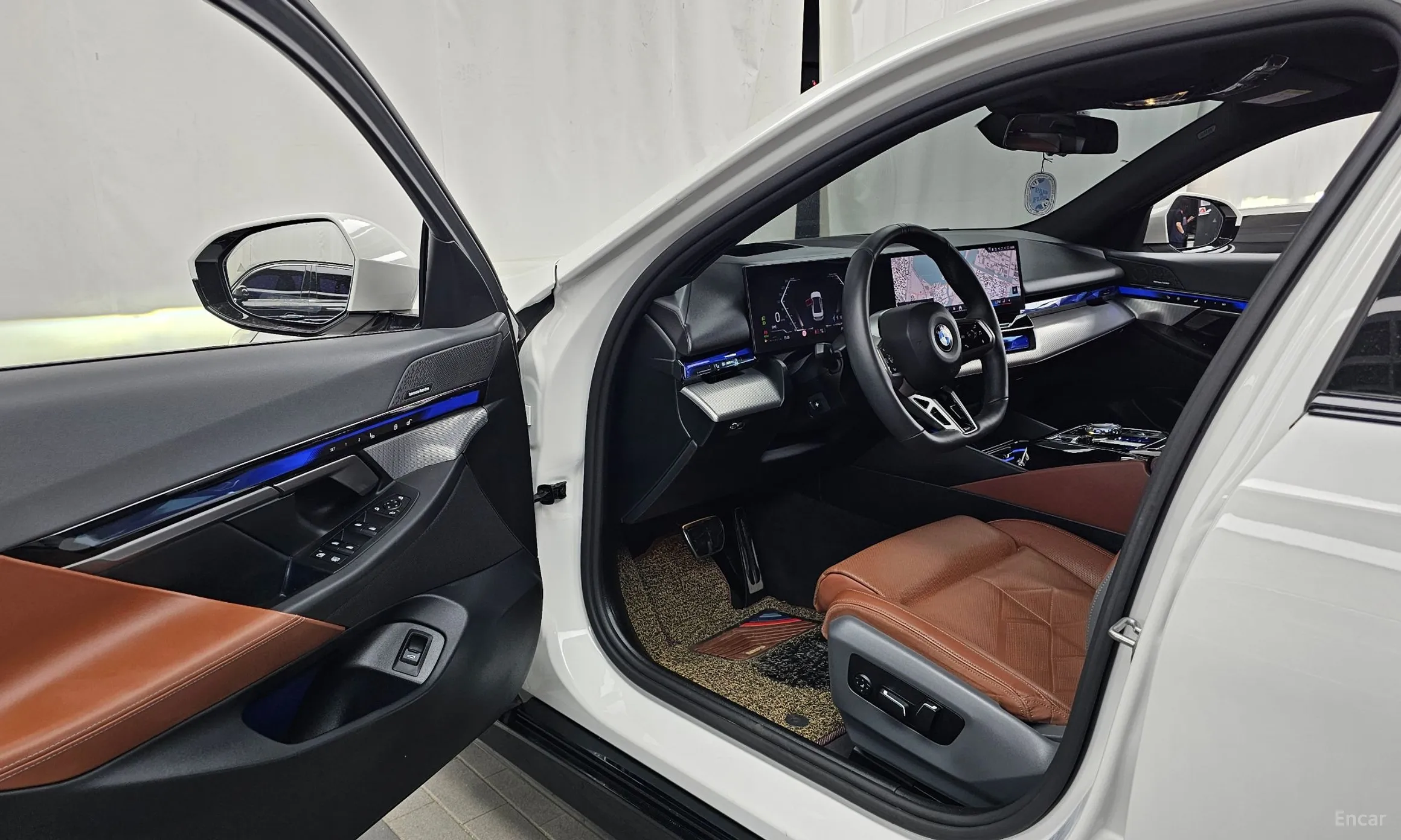 BMW 5 Series (G60) превью 10