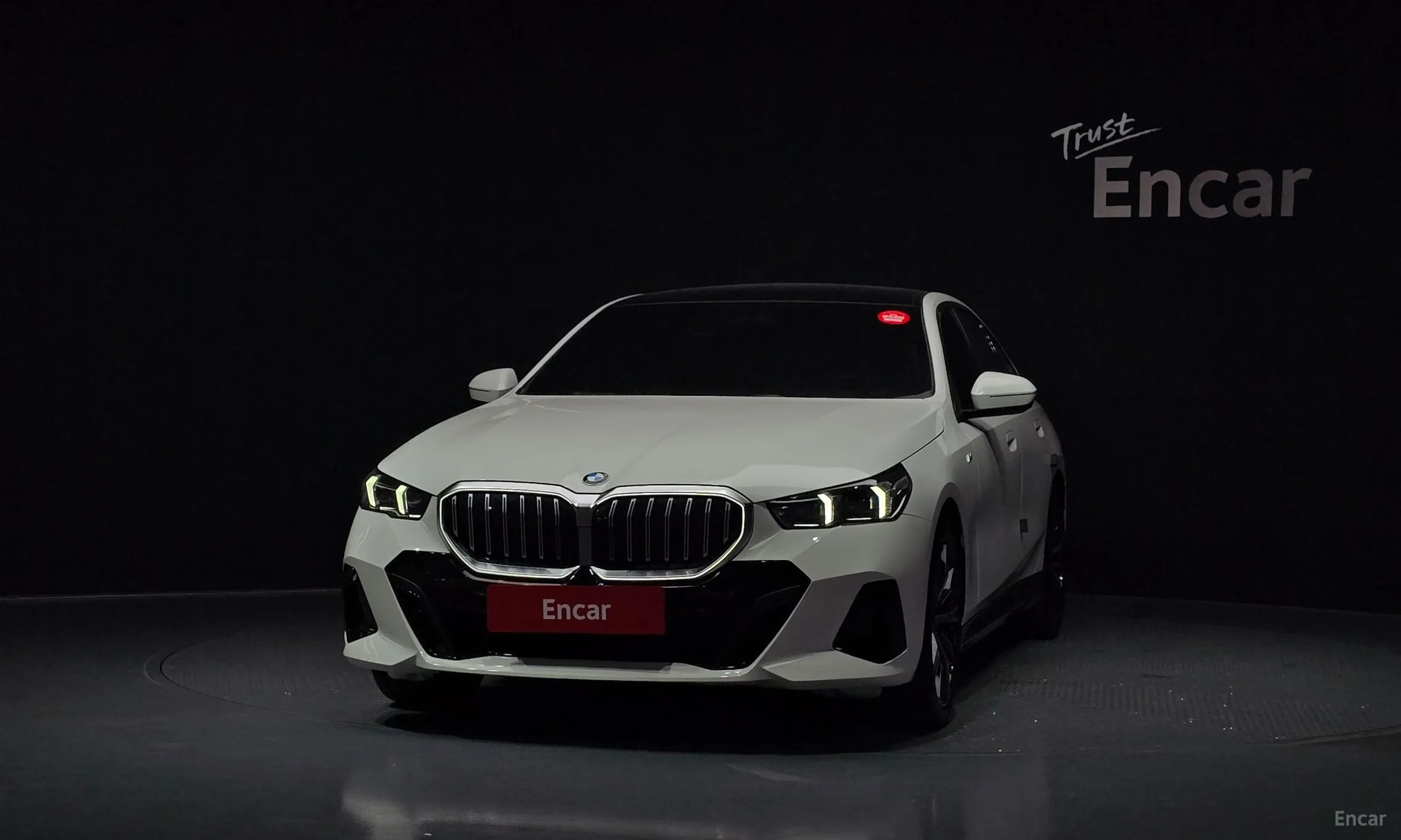 BMW 5 Series (G60) превью 3