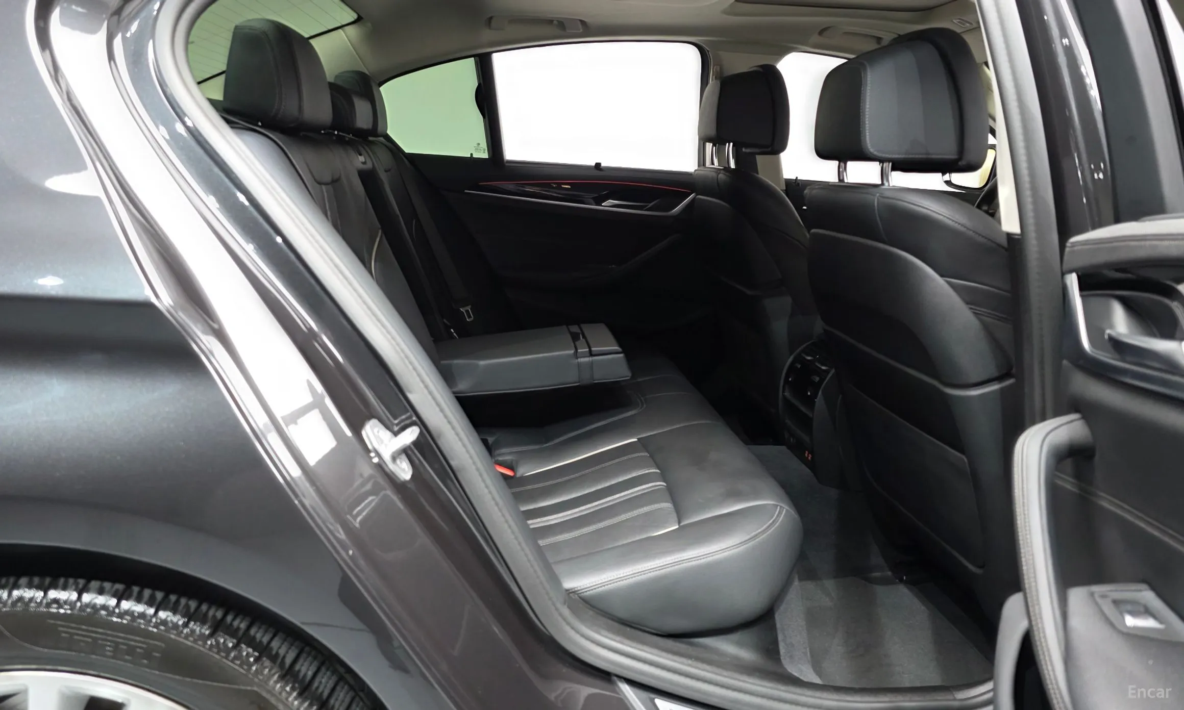 BMW 5 Series (G30) превью 11