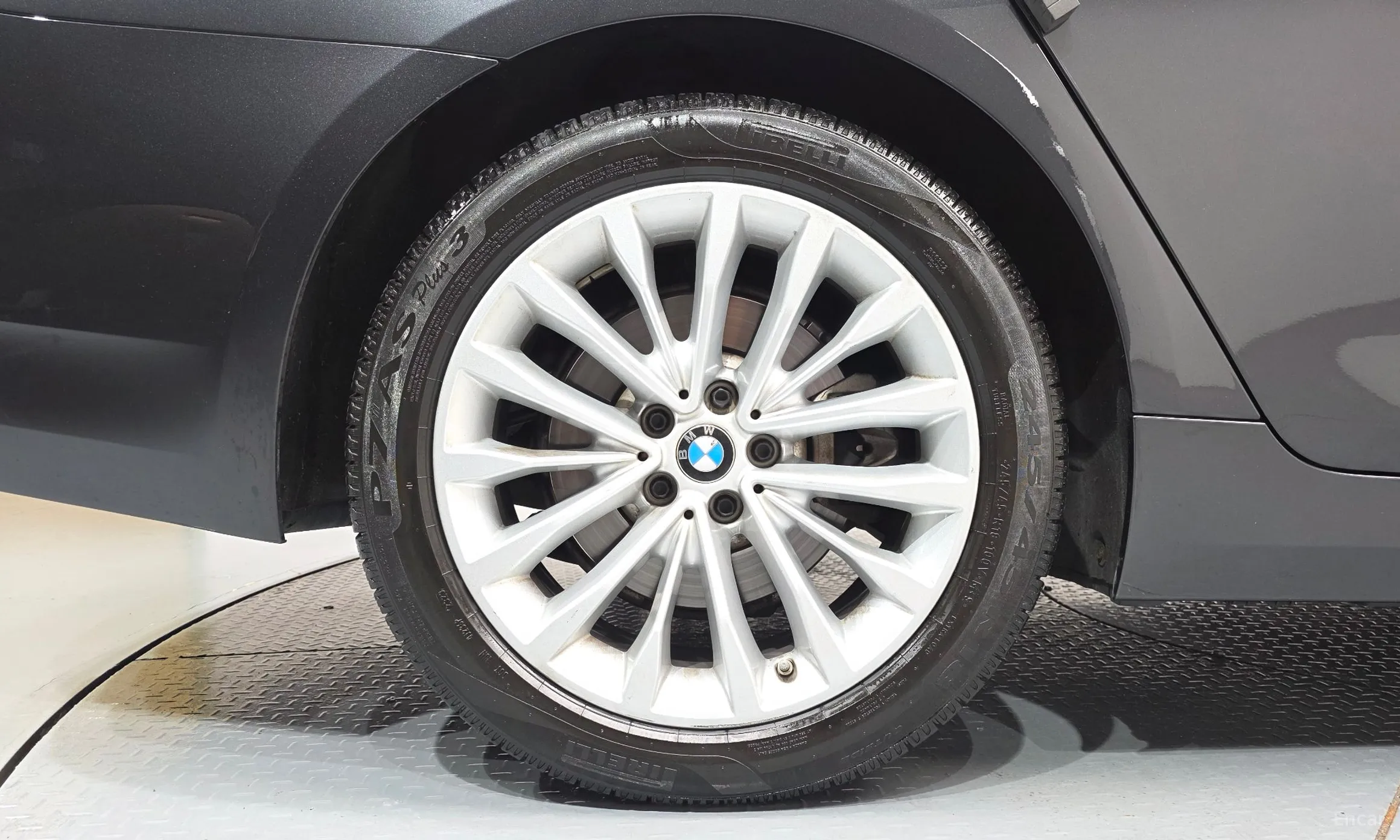 BMW 5 Series (G30) превью 5