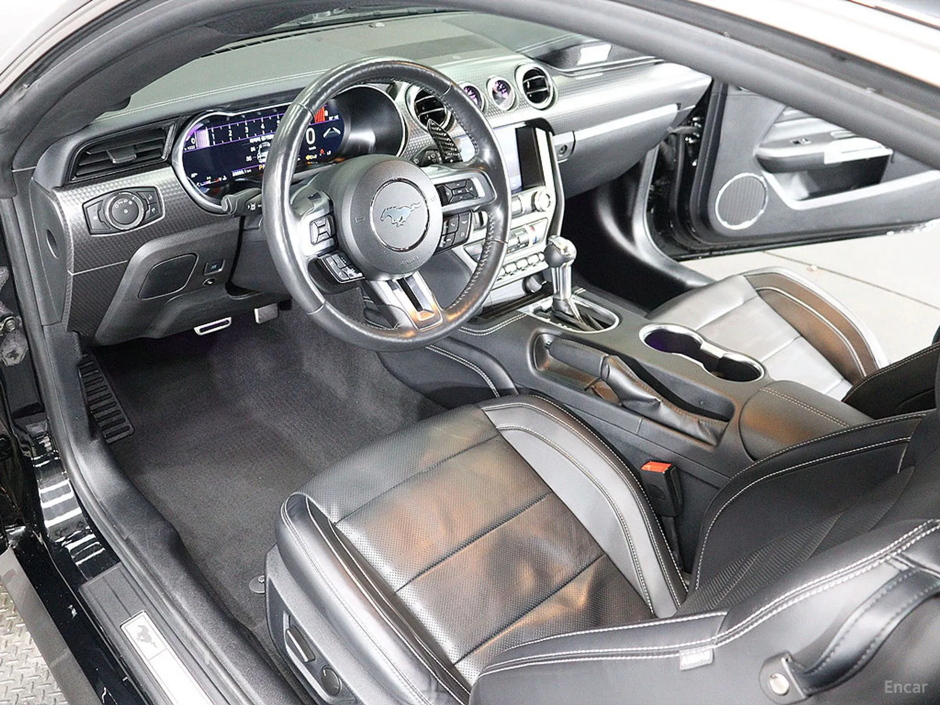 Ford Mustang превью 14