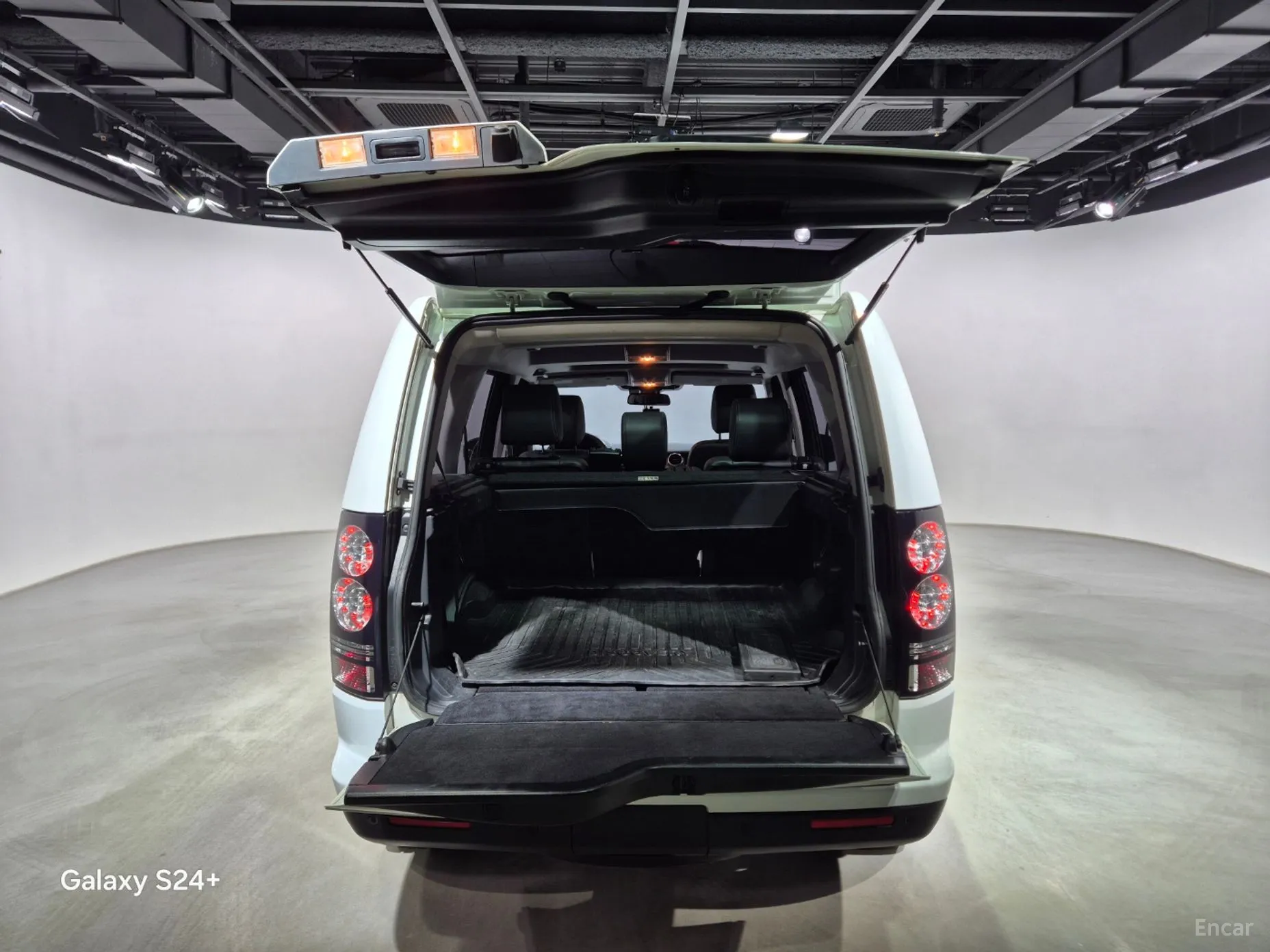 Land Rover Discovery 4 превью 19
