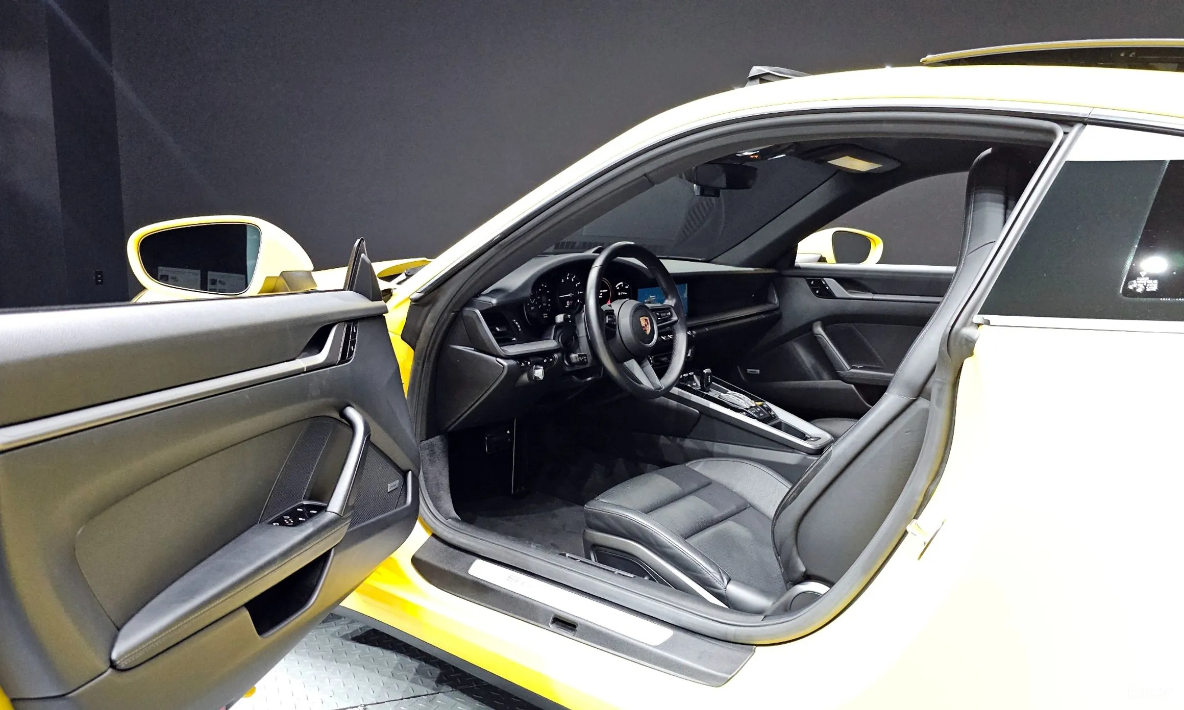 Porsche 911 (992) превью 10