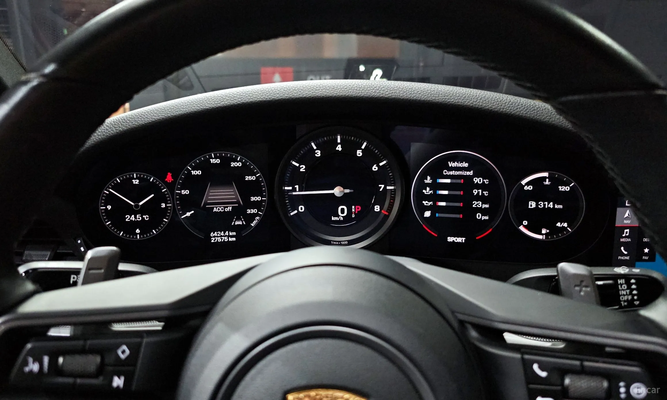 Porsche 911 (992) превью 8