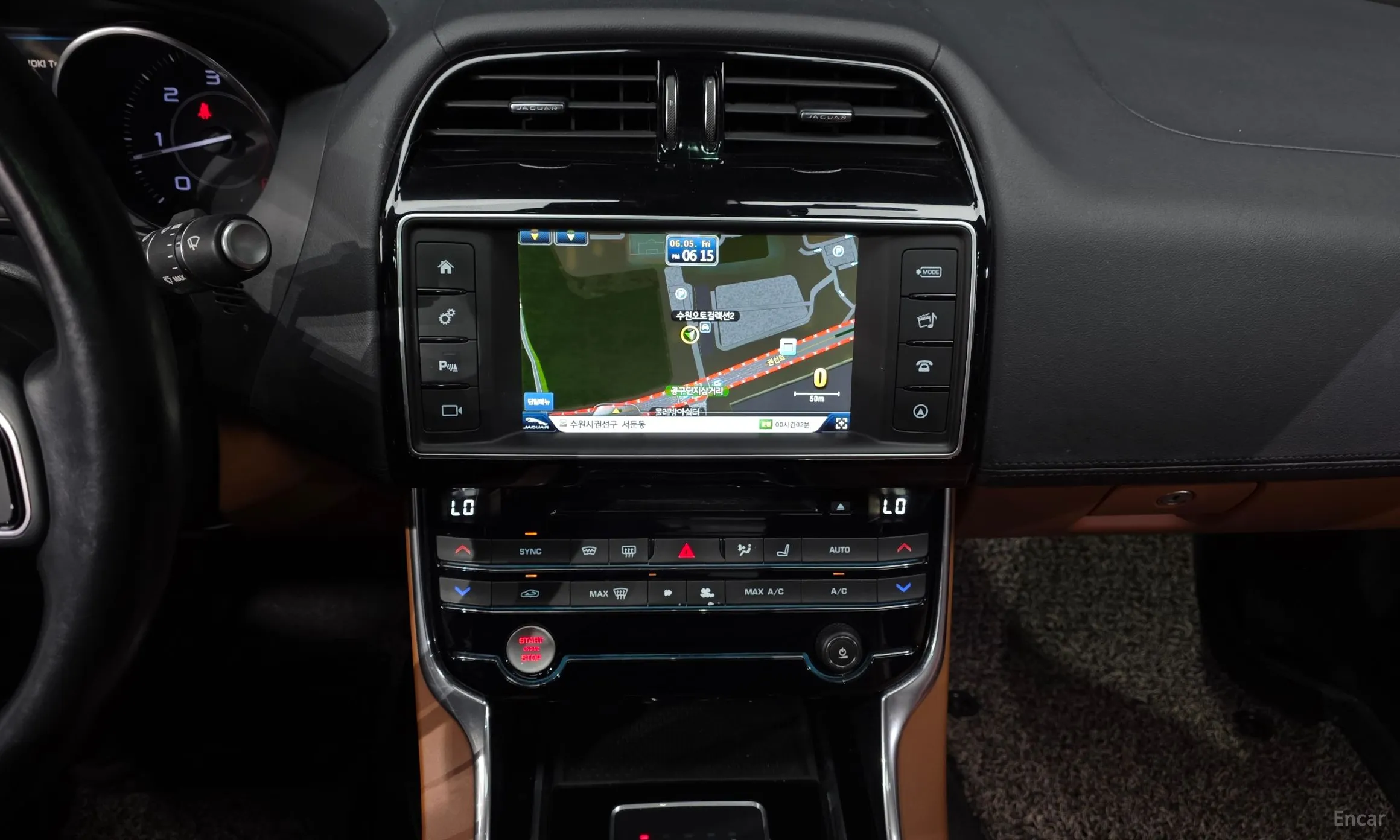 Jaguar XE превью 14