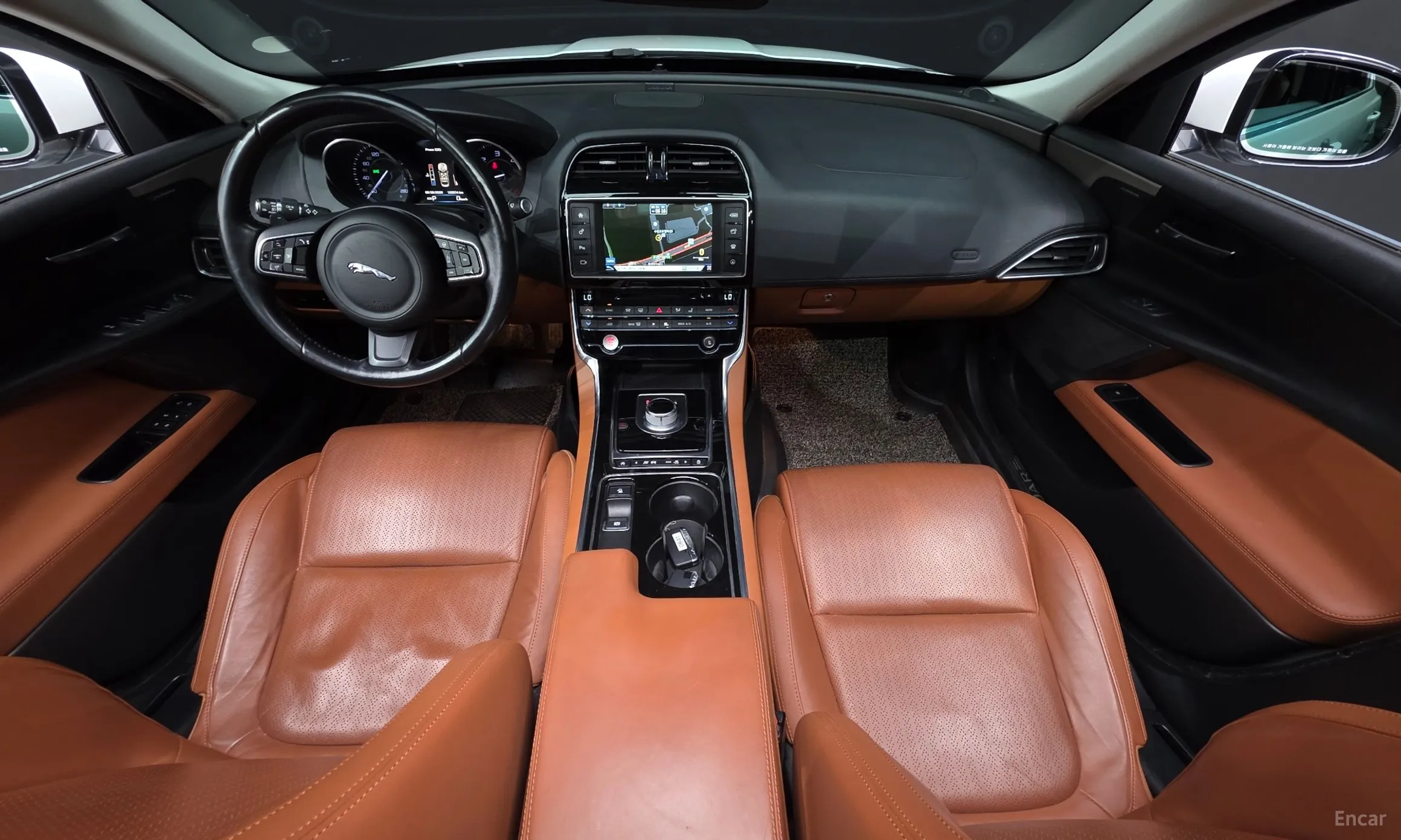 Jaguar XE превью 7