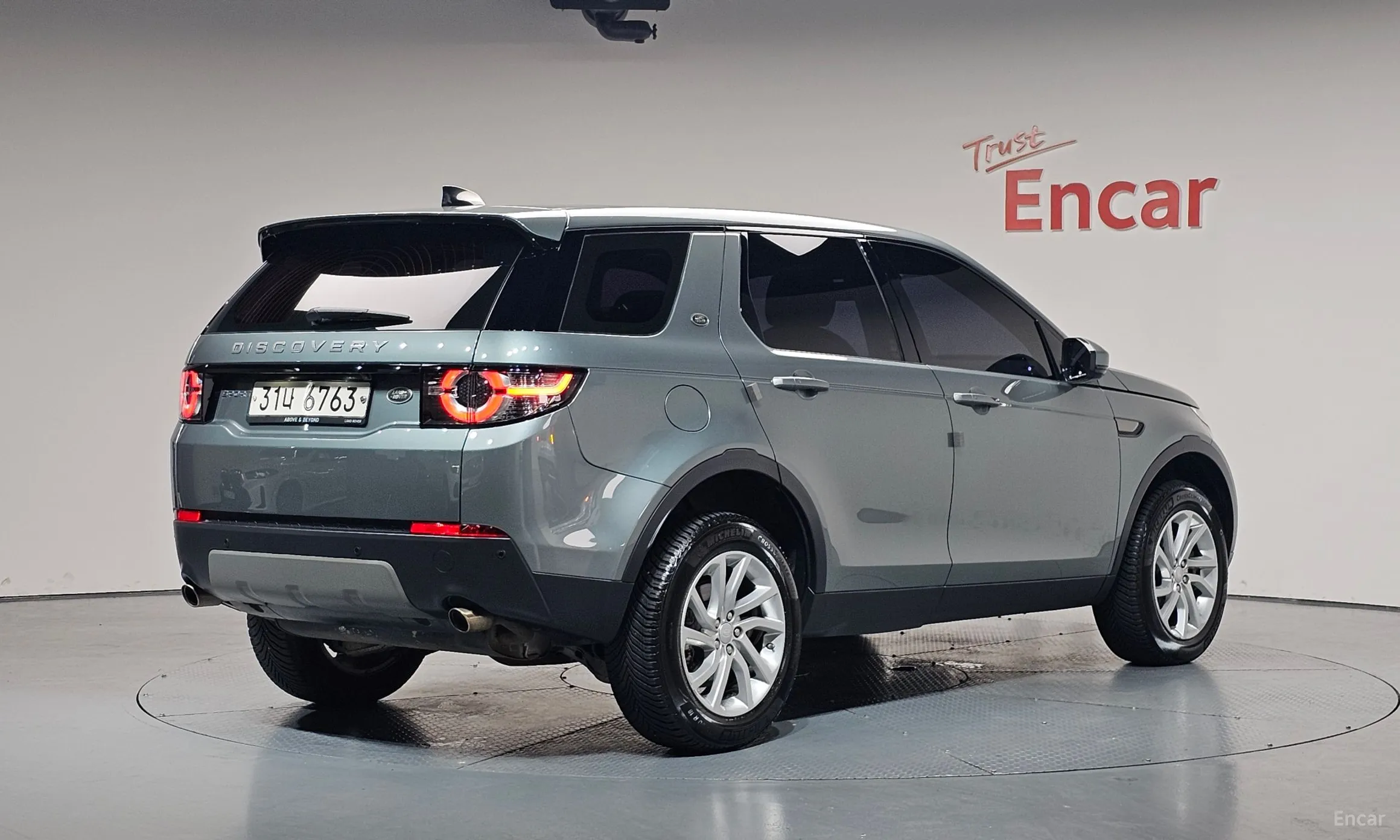 Land Rover Discovery Sports превью 2