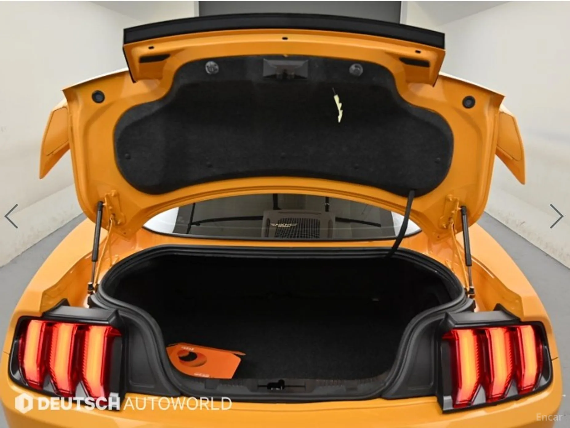 Ford Mustang превью 19
