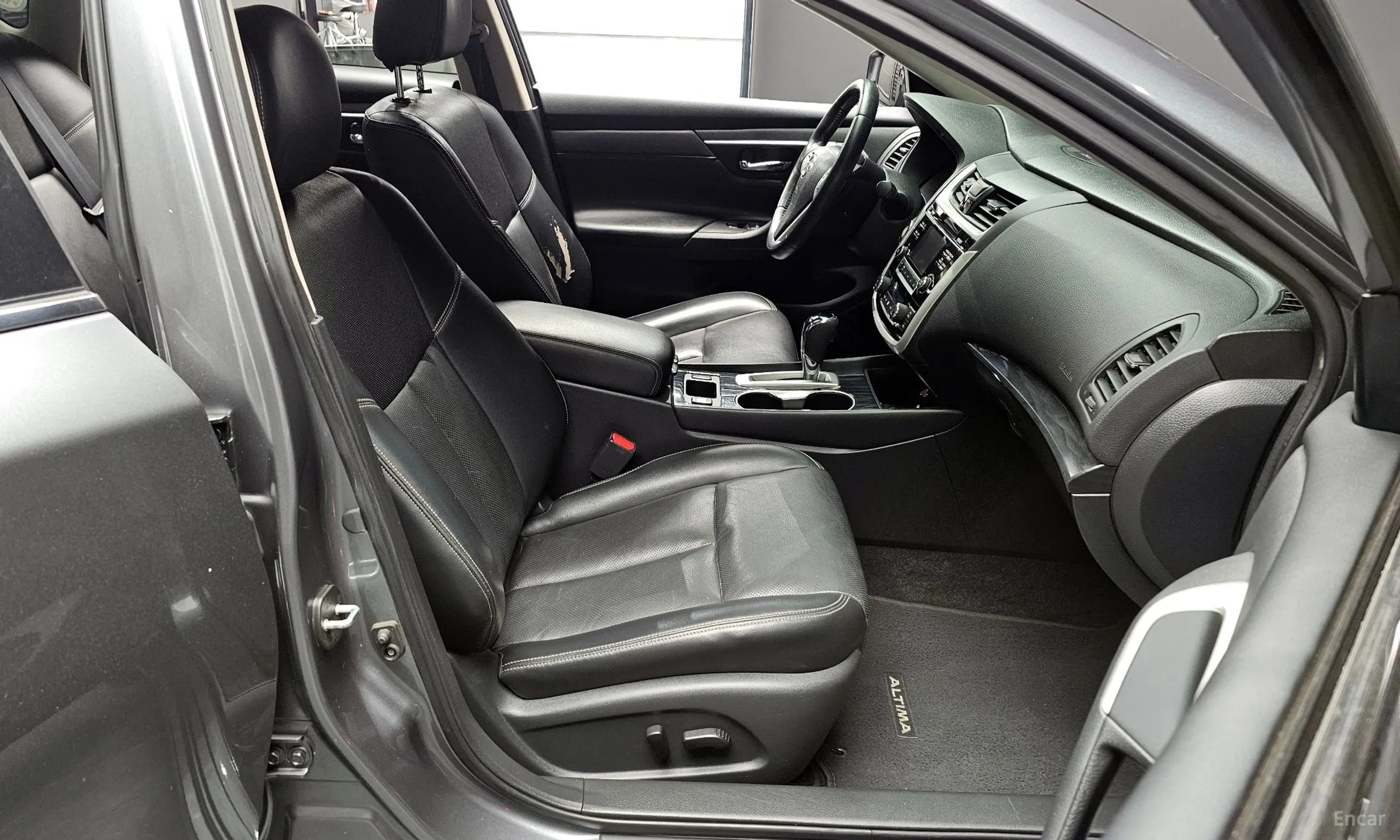 Nissan Altima превью 10