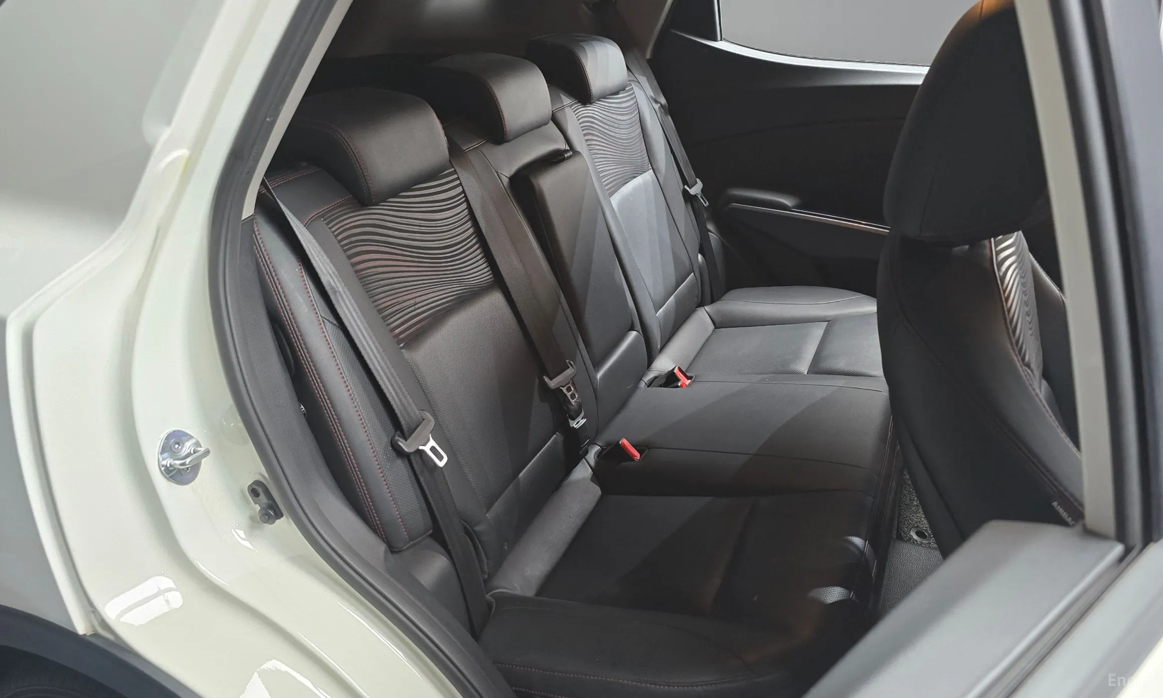 KG Mobility (SsangYong) Tivoli Air превью 12