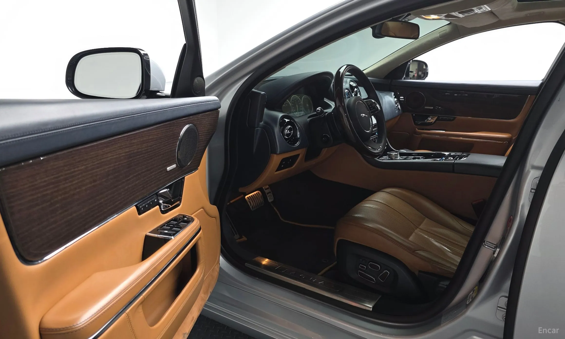 Jaguar All New XJ превью 10