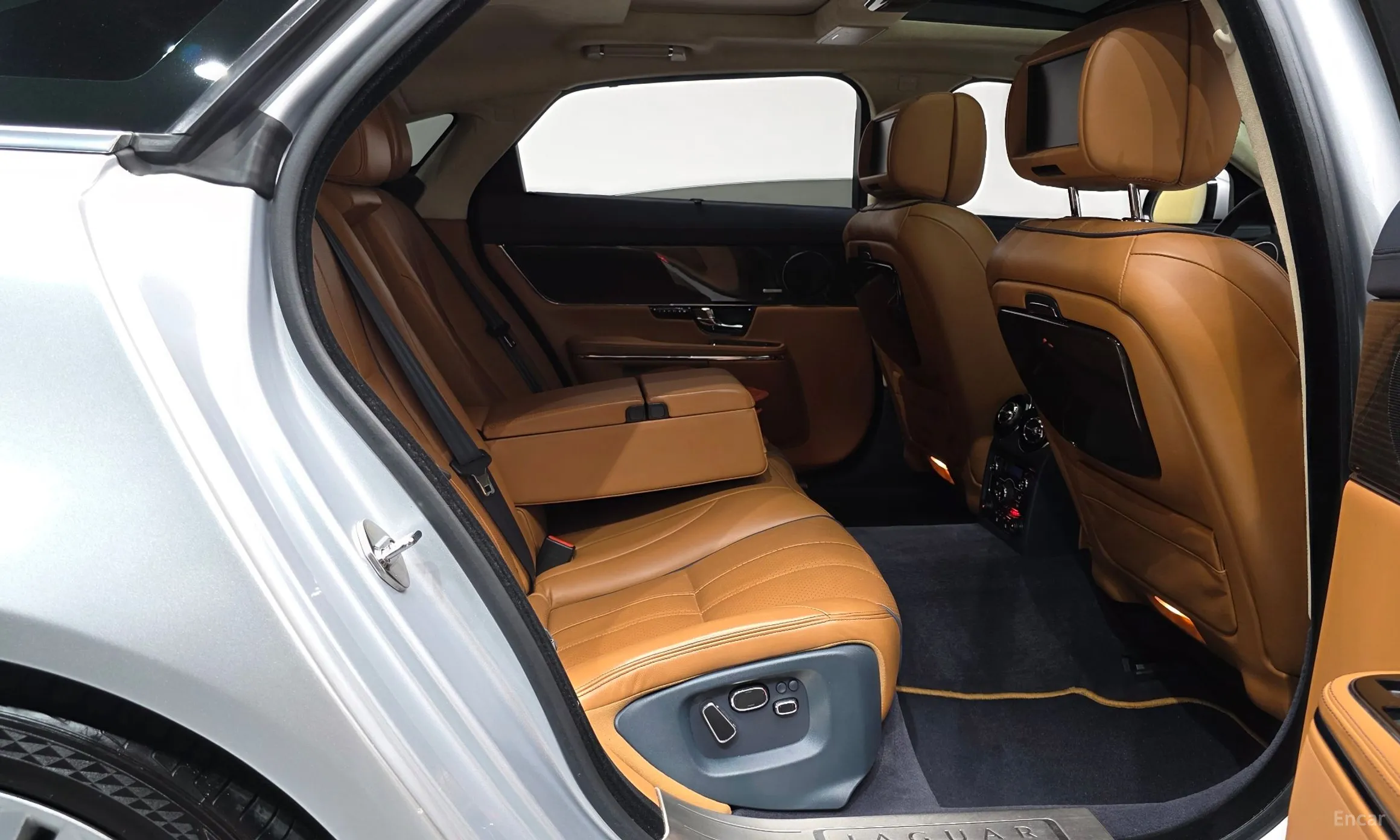 Jaguar All New XJ превью 11