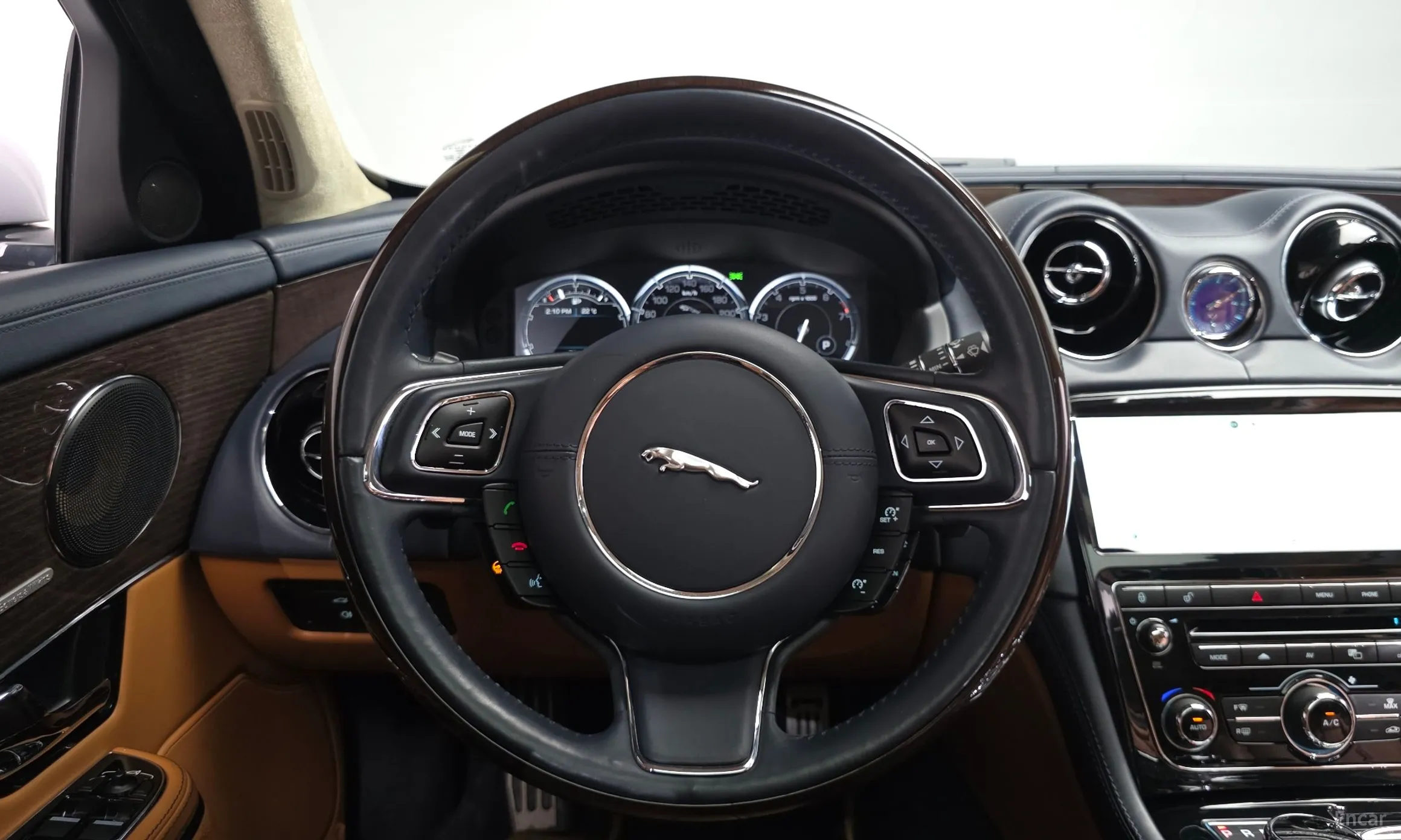 Jaguar All New XJ превью 12